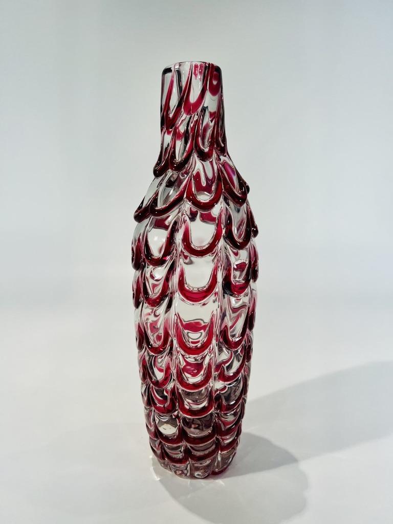 Incroyable vase en verre de Murano attribué à Ercol Barovier en verre rubi vers 1955.