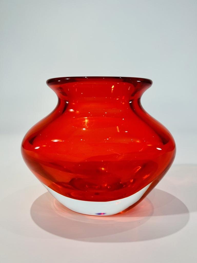 Incroyable vase en verre de Murano original des années 5 par Seguso Vetri dArte. Parfait état.