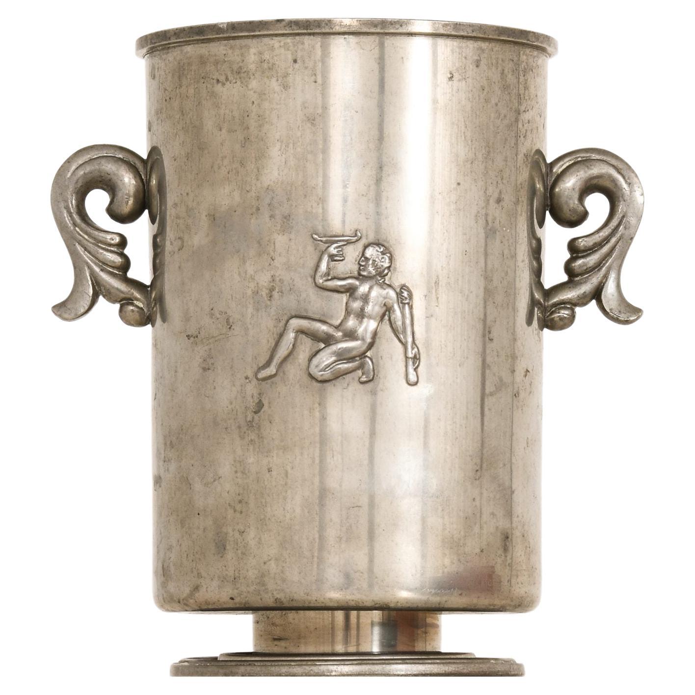 Vase en étain, 1936 en vente