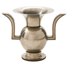 Vaso in peltro e ottone di Nils Fougstedt, 1929
