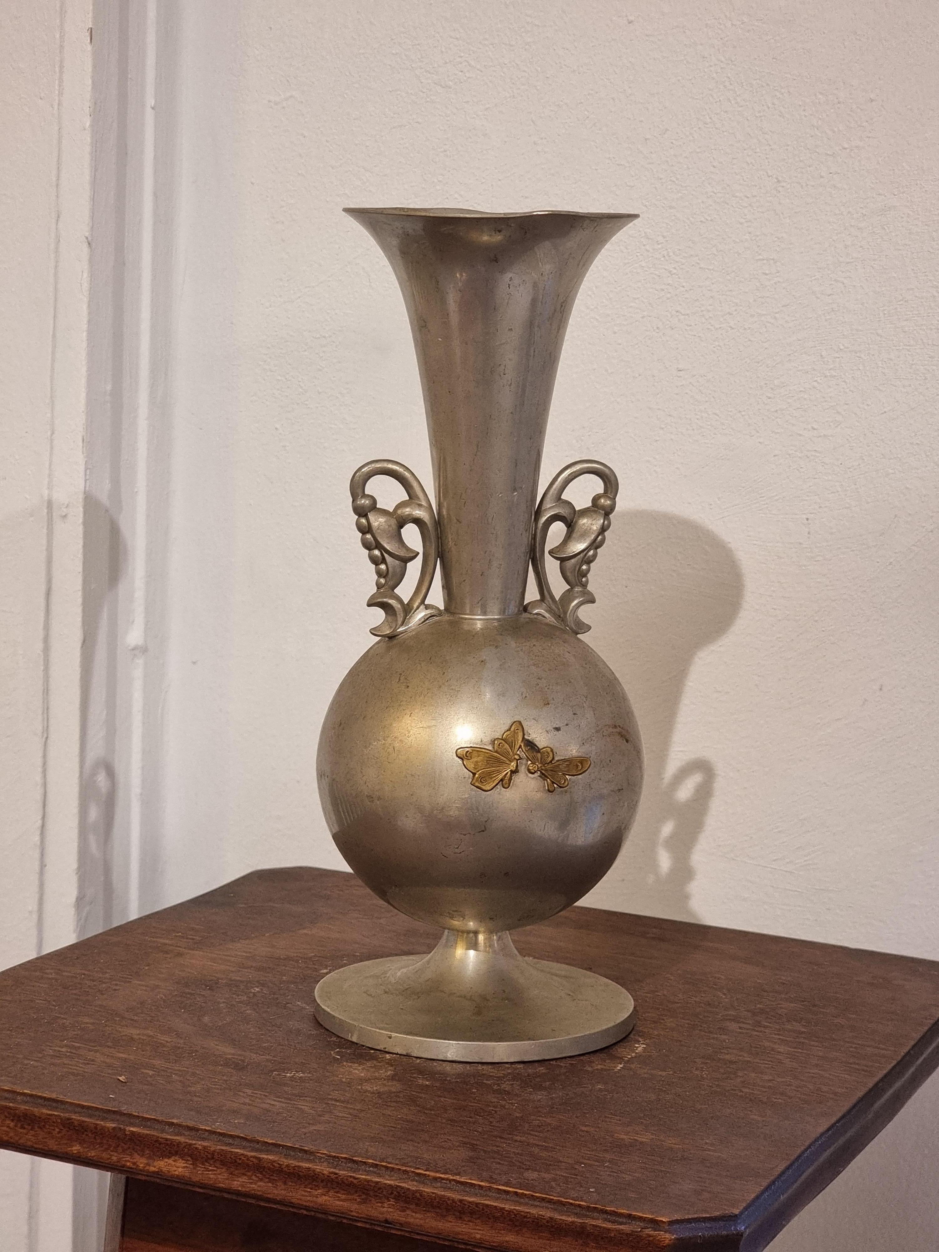Mid-20th Century Vase in Pewter with brass inlay by KE & Co 1934 / Swedish Grace For Sale