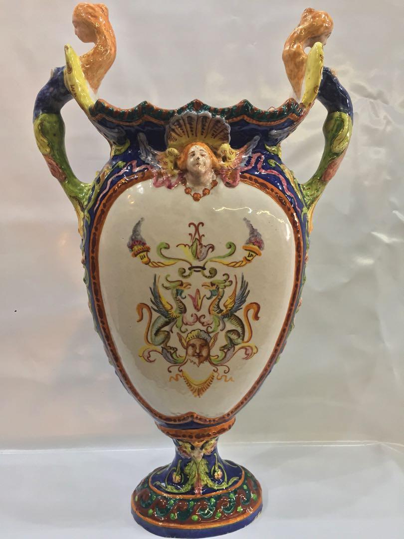 Faenza vase (Fratelli Minardi Ceramiche Faentine) oval flattened, double handle with winged figure, polychrome decoration with grotesques.
On the front, the decoration is enriched by a medallion, with a dancer painted on a black background. The rim