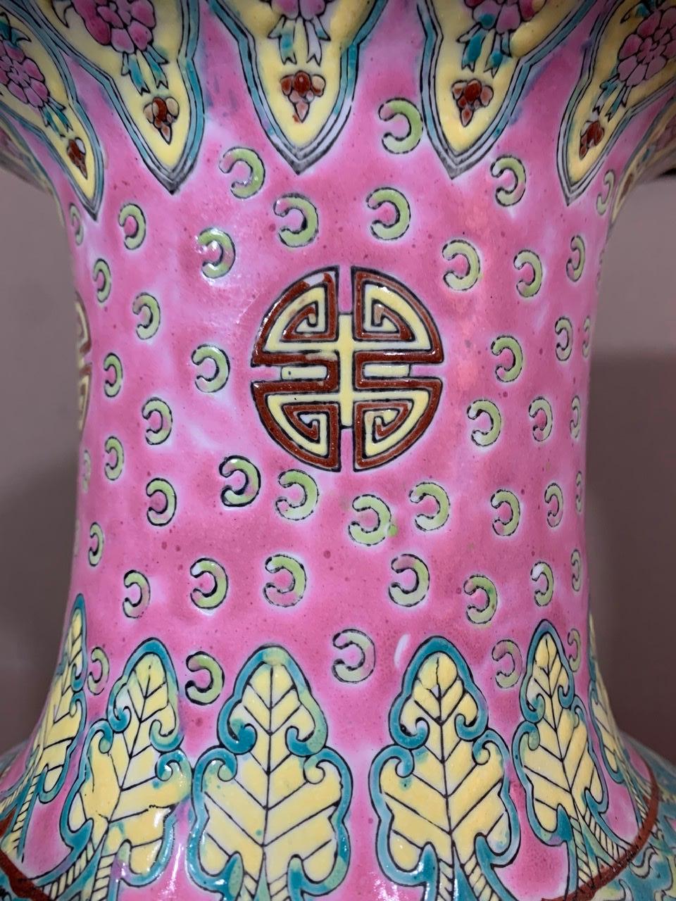 Vase en porcelaine de Canton du début du XXe siècle en vente 5