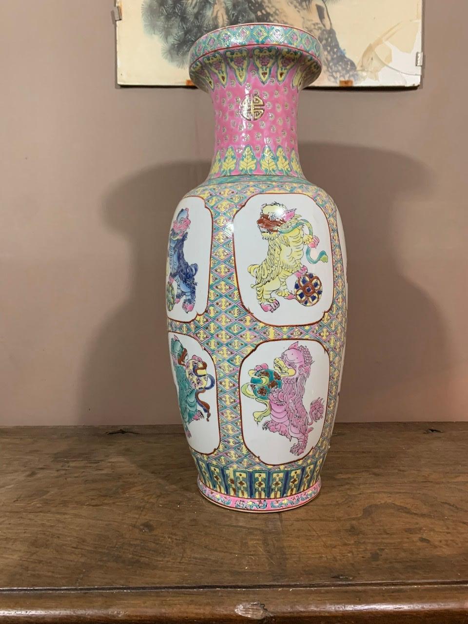 Vase aus Porzellan aus Kanton, frühes, 20. Jahrhundert (Chinesisch) im Angebot