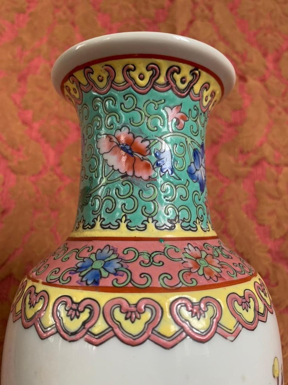 Vase in Porcelaine of Canton 20th Century In Good Condition For Sale In Beuzevillette, FR