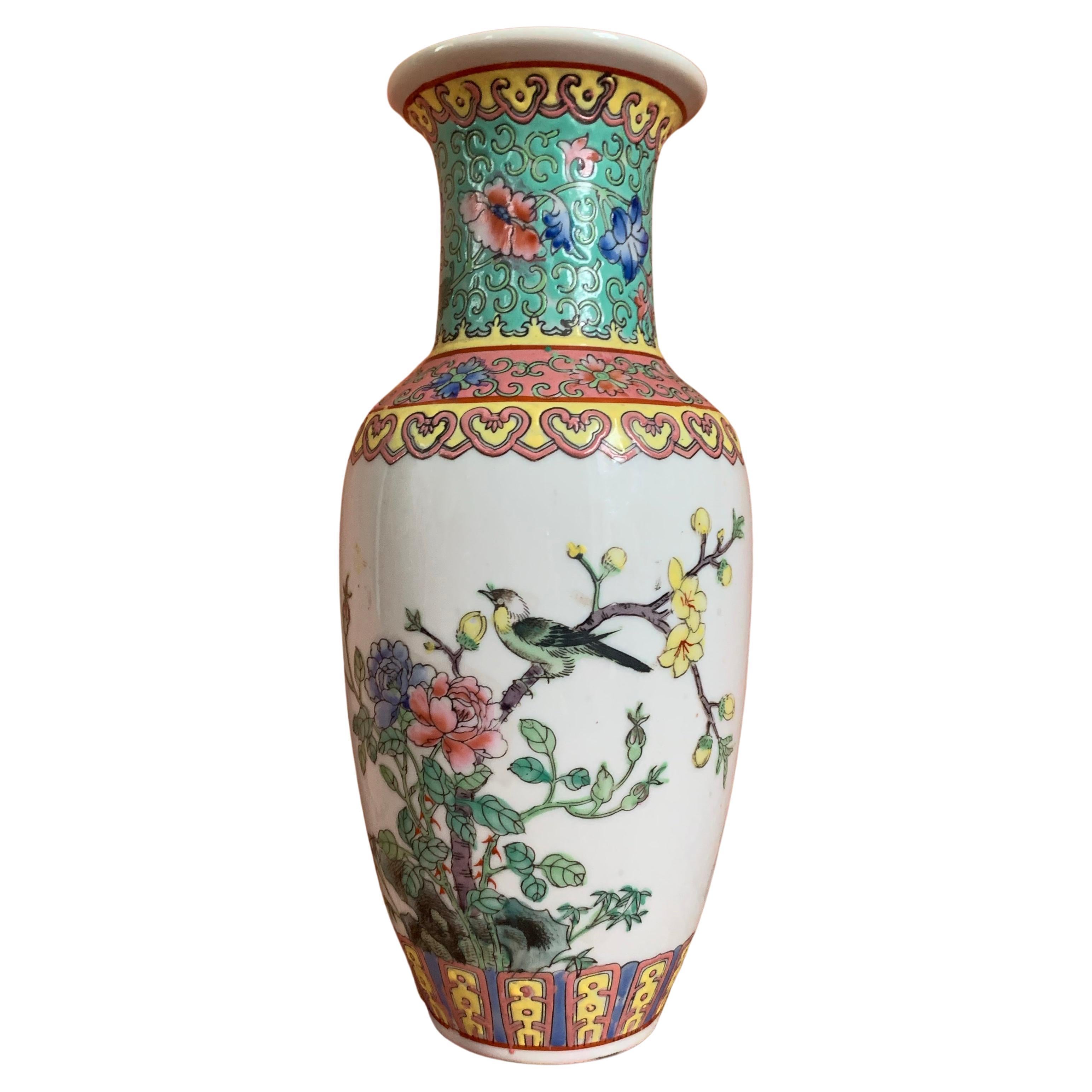 Vase en porcelaine de Canton du 20ème siècle