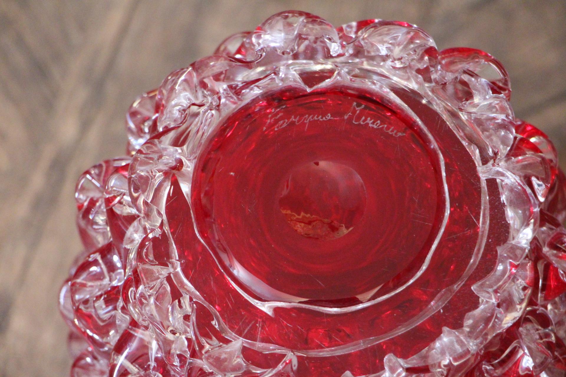 Vase aus rubinrotem Murano Glas mit Rostrato Spikes Dekor im Angebot 5