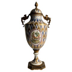 Vase en porcelaine peinte à la main et bronze de Sèvres de 1800