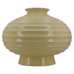 Jarrón con forma 3988, de Keith Murray para Wedgwood, hacia 1935