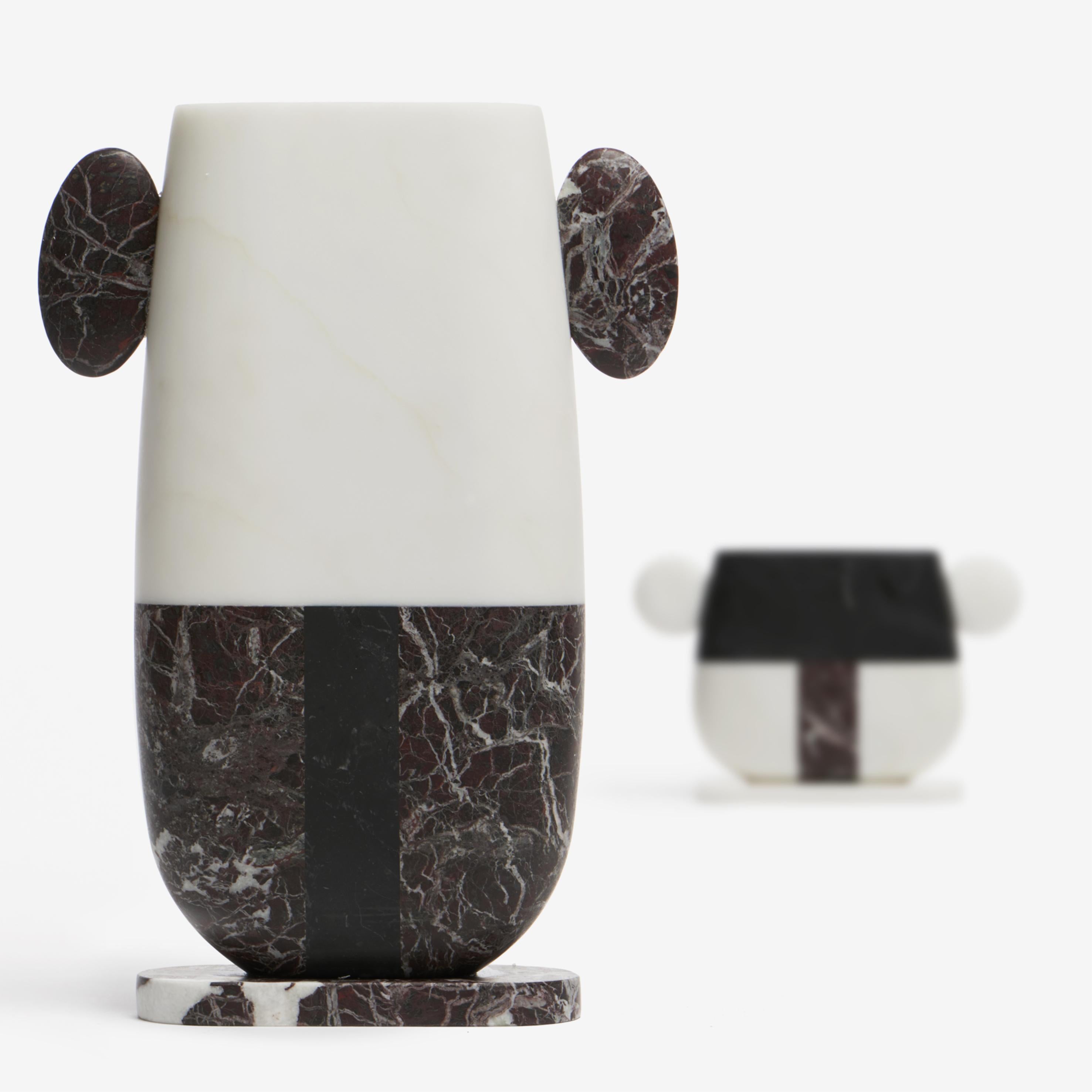 Moderno Vaso in marmo bianco, rosso e nero di Matteo Cibic, Made in Italy in stock in vendita