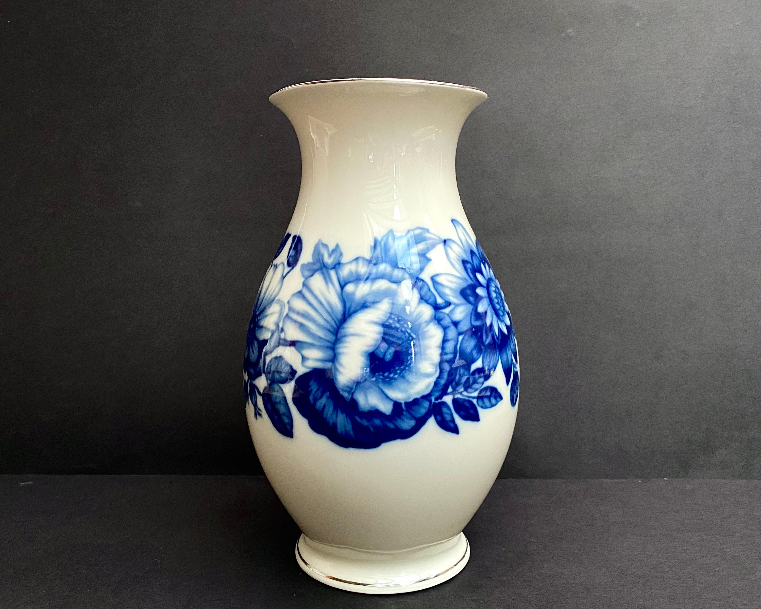 Vase Ivory White Porcelain Vase KPM BAVARIA German Porcelain 50s For Sale 1