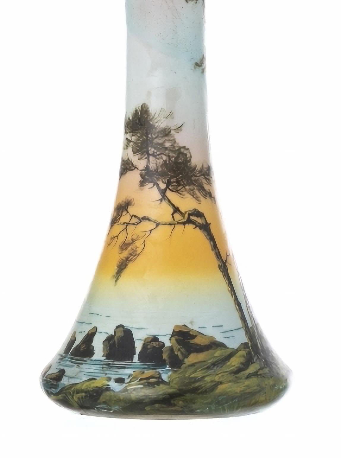 JEAN MASSIER & C.ie VALLAURIS

Vase in glass paste, decorated with landscape, marked on the base. 
Adapted to a lamp. 
Fabric-covered canvas lampshade. 
Small flaw. 
Dim. Height: (total) 79 cm
very good condition