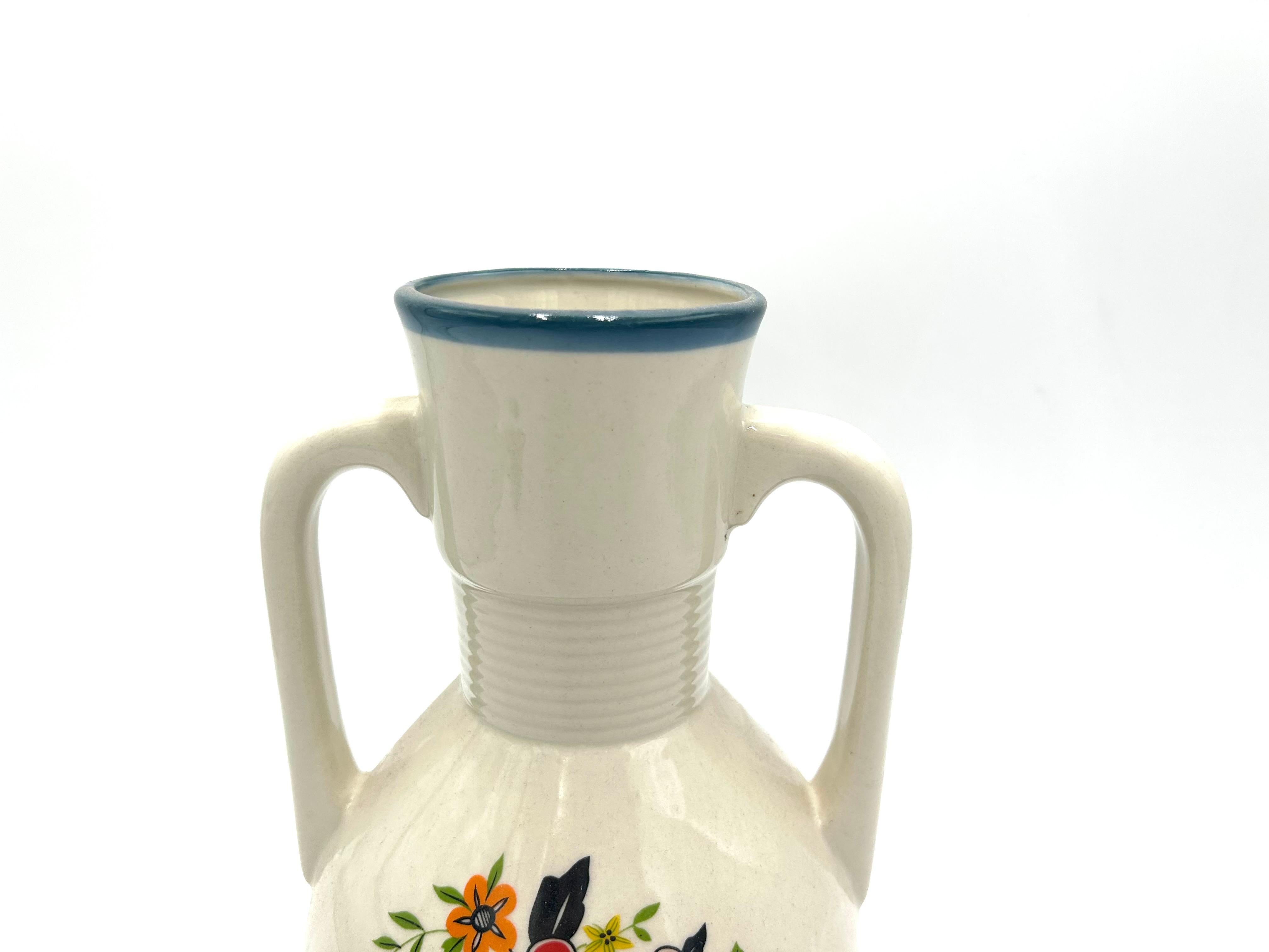 Porcelain jug vase produced by Chodziez in the 1950s.

Very good condition without damage.

Measures: height 25 cm, width 17 cm.