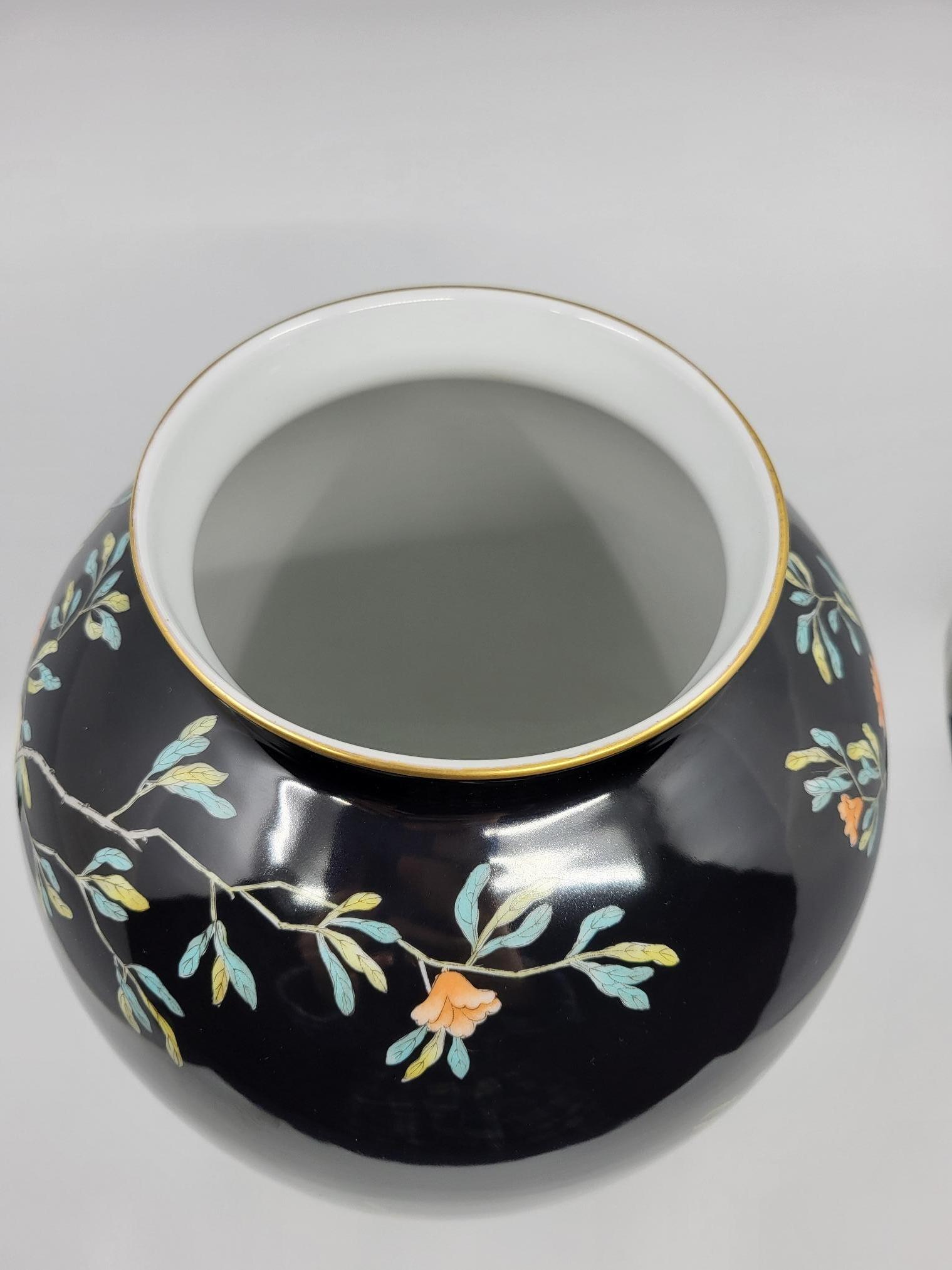 Enameled Vase Krautheim Selb Bavaria céramique noire décor chinois Allemand 1960 Vintage For Sale