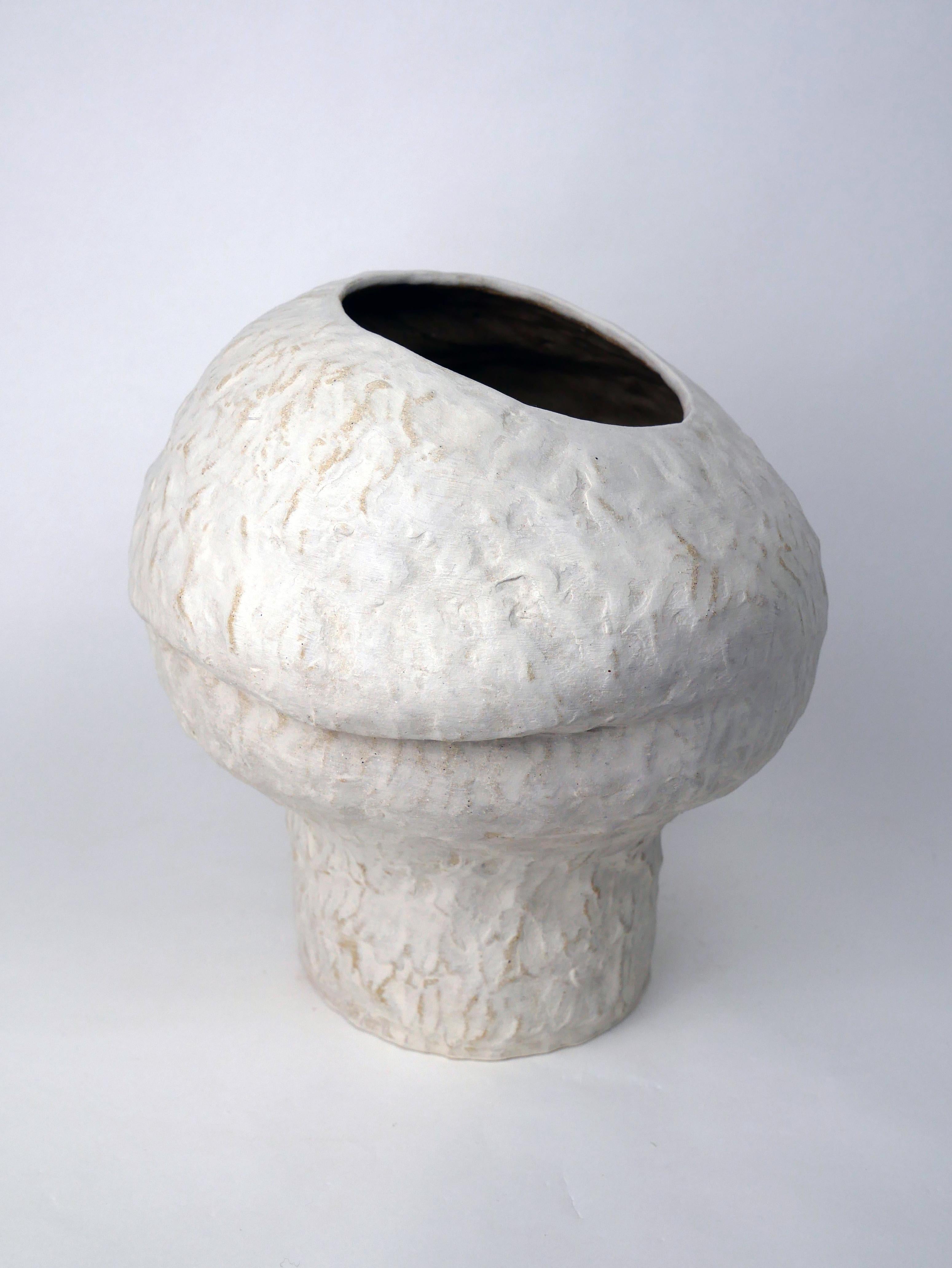 Postmoderne Vase La Tendresse, céramique française contemporaine en vente
