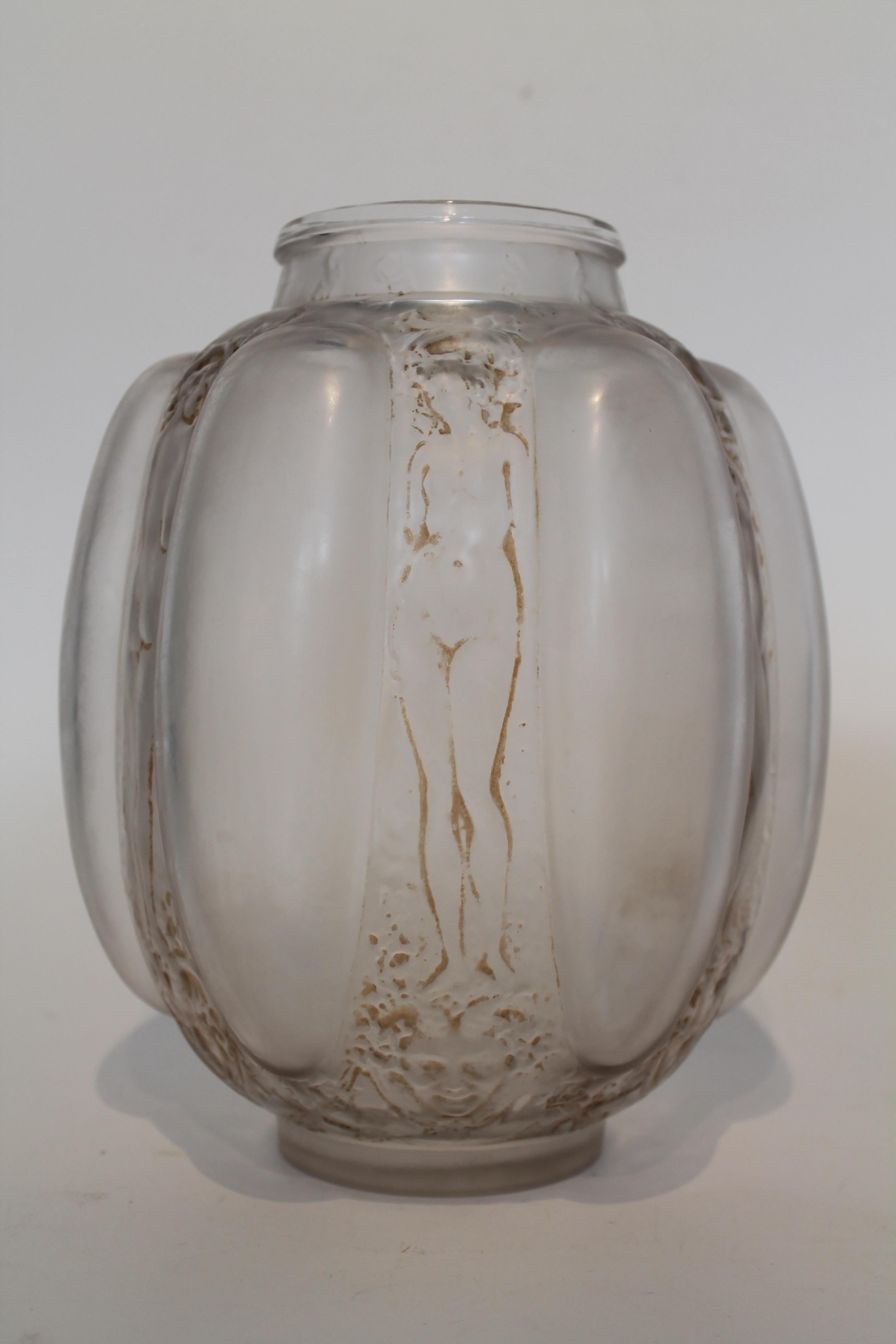 Art Nouveau Vase Lalique Six Figurines Et Masques White Glass Around 1930 Singed