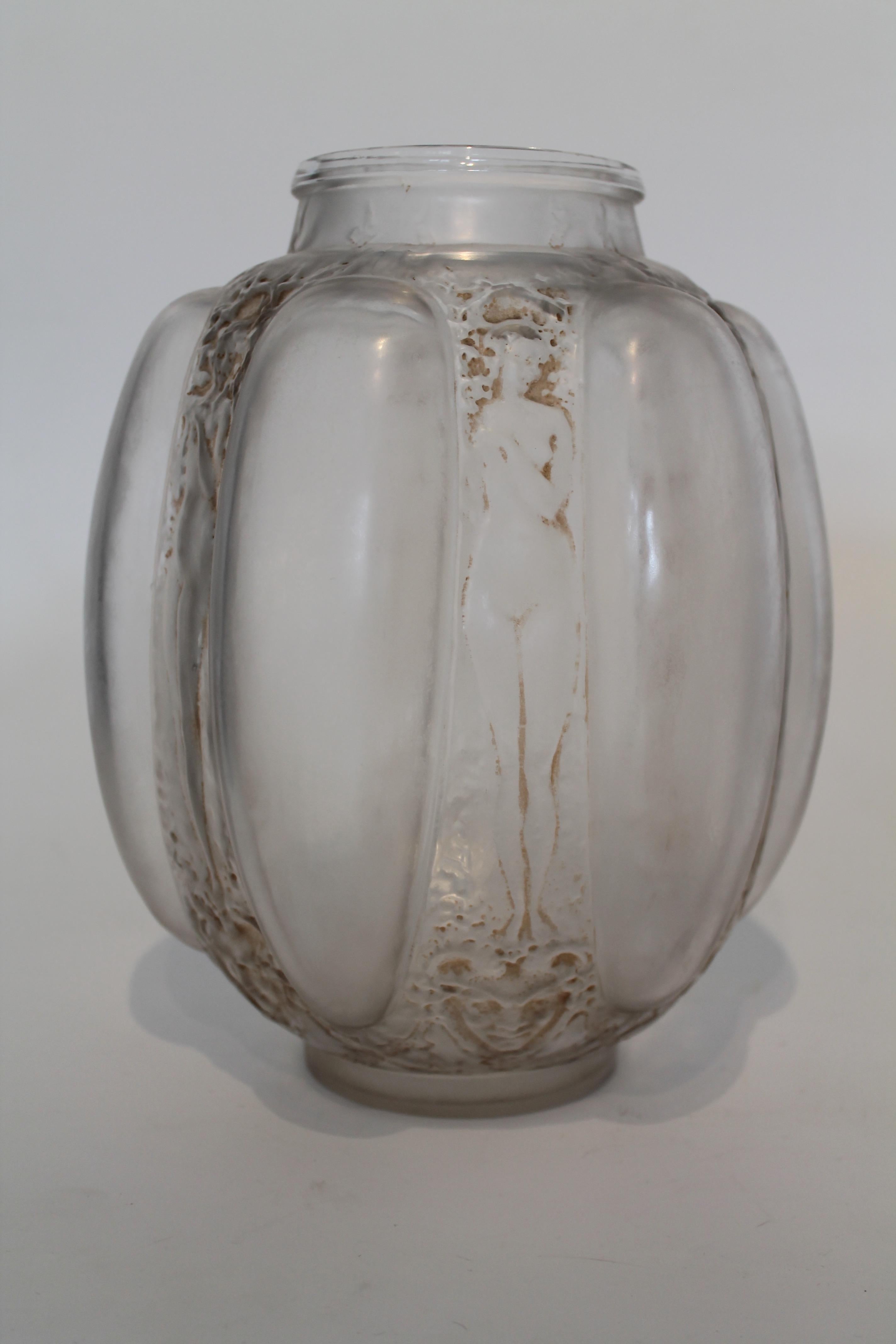 Vase Lalique Six Figurines Et Masques White Glass Around 1930 Singed 1