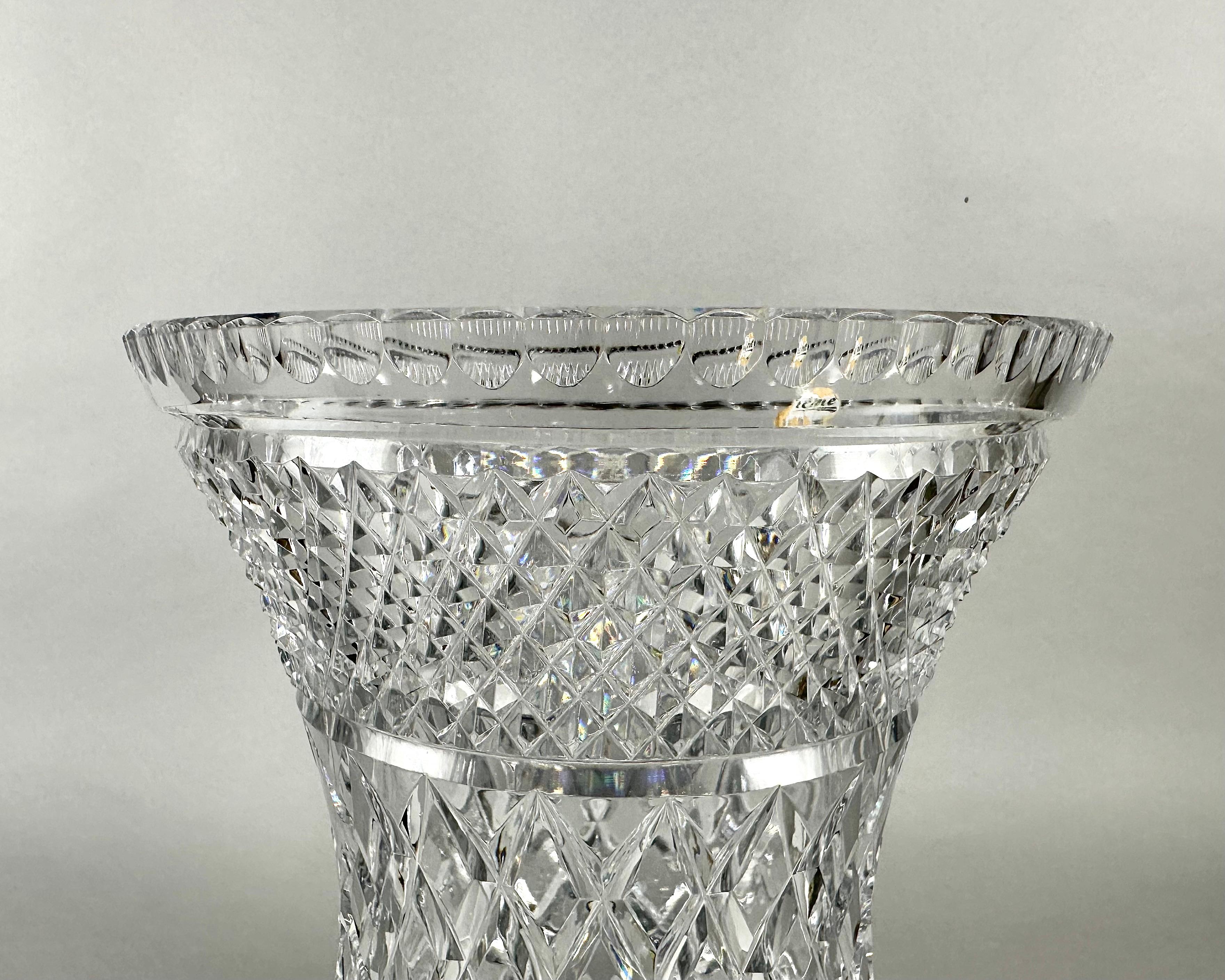 Cristal Vase Vase décoratif en cristal taillé Vintage France 1950s en vente