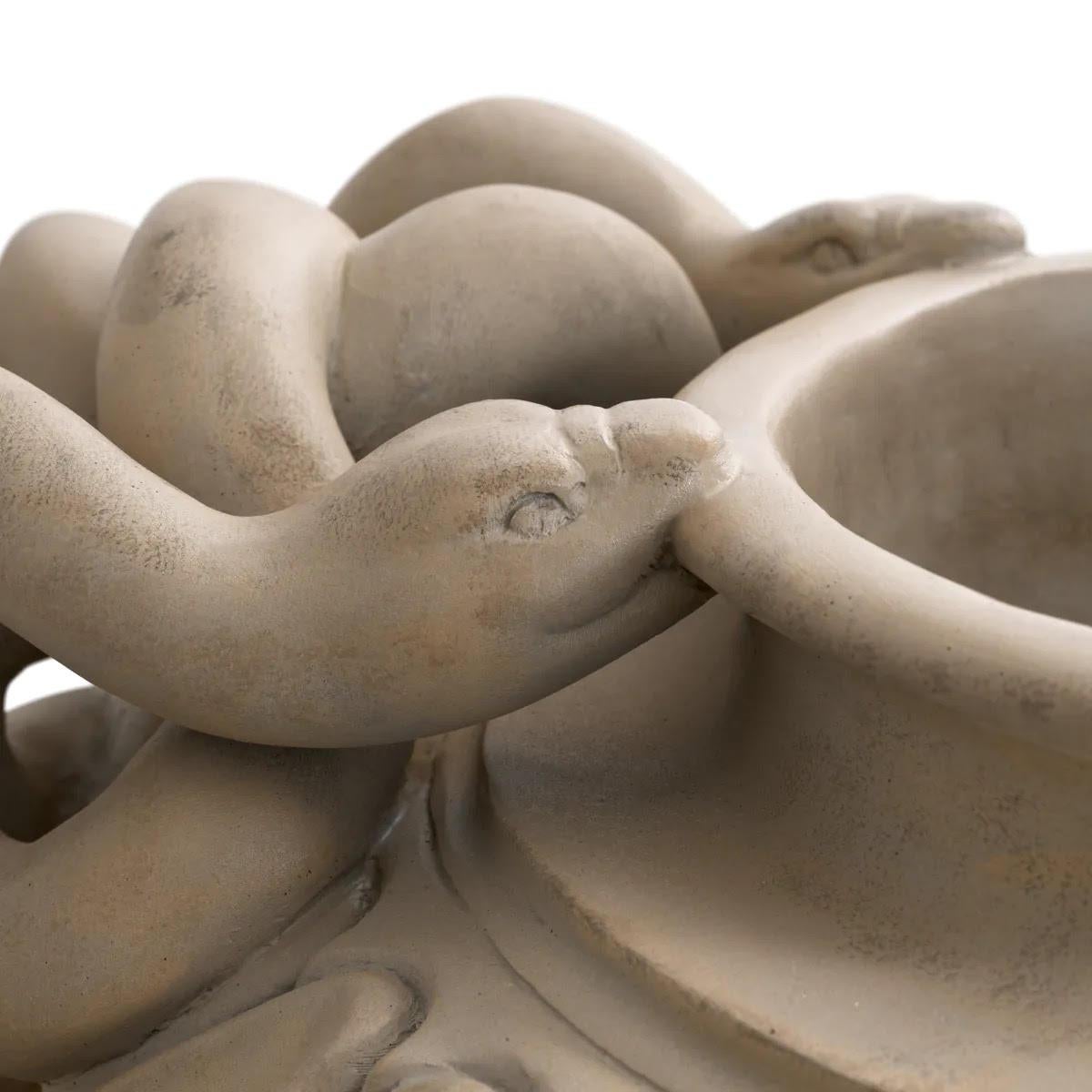Vaso, grande vaso in terracotta nel gusto dell'Antica Roma, XXI secolo.

Vaso, grande vaso in terracotta, opera moderna nel gusto dell'Antica Roma.
H. H. 48 cm, L. 58 cm, P. 49 cm.

Tempo di produzione: 2-3 settimane