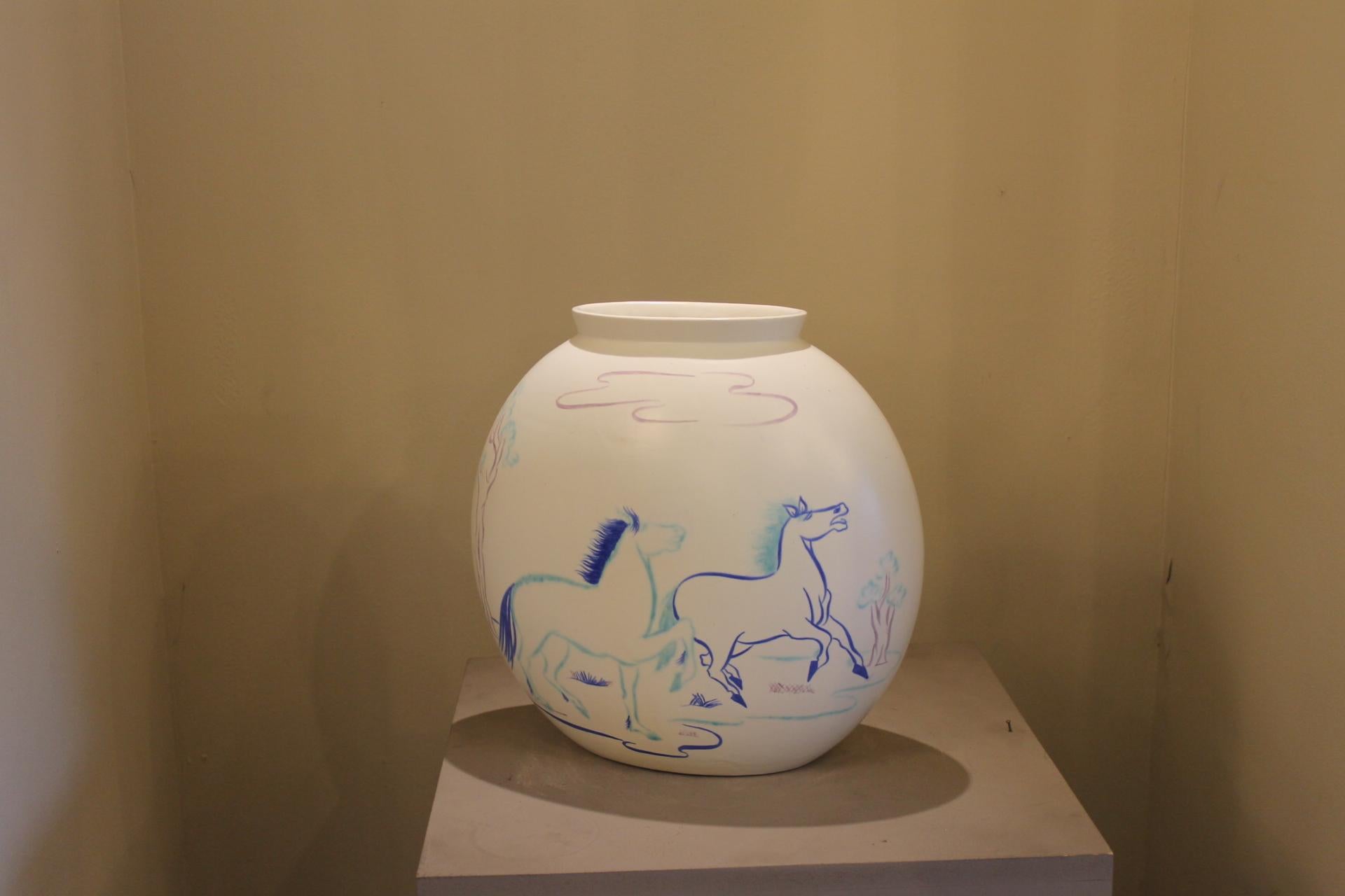 Cream-colored vase, pair of horses decor, signed Lavenia, Guido Andloviz, Italy 1970.
