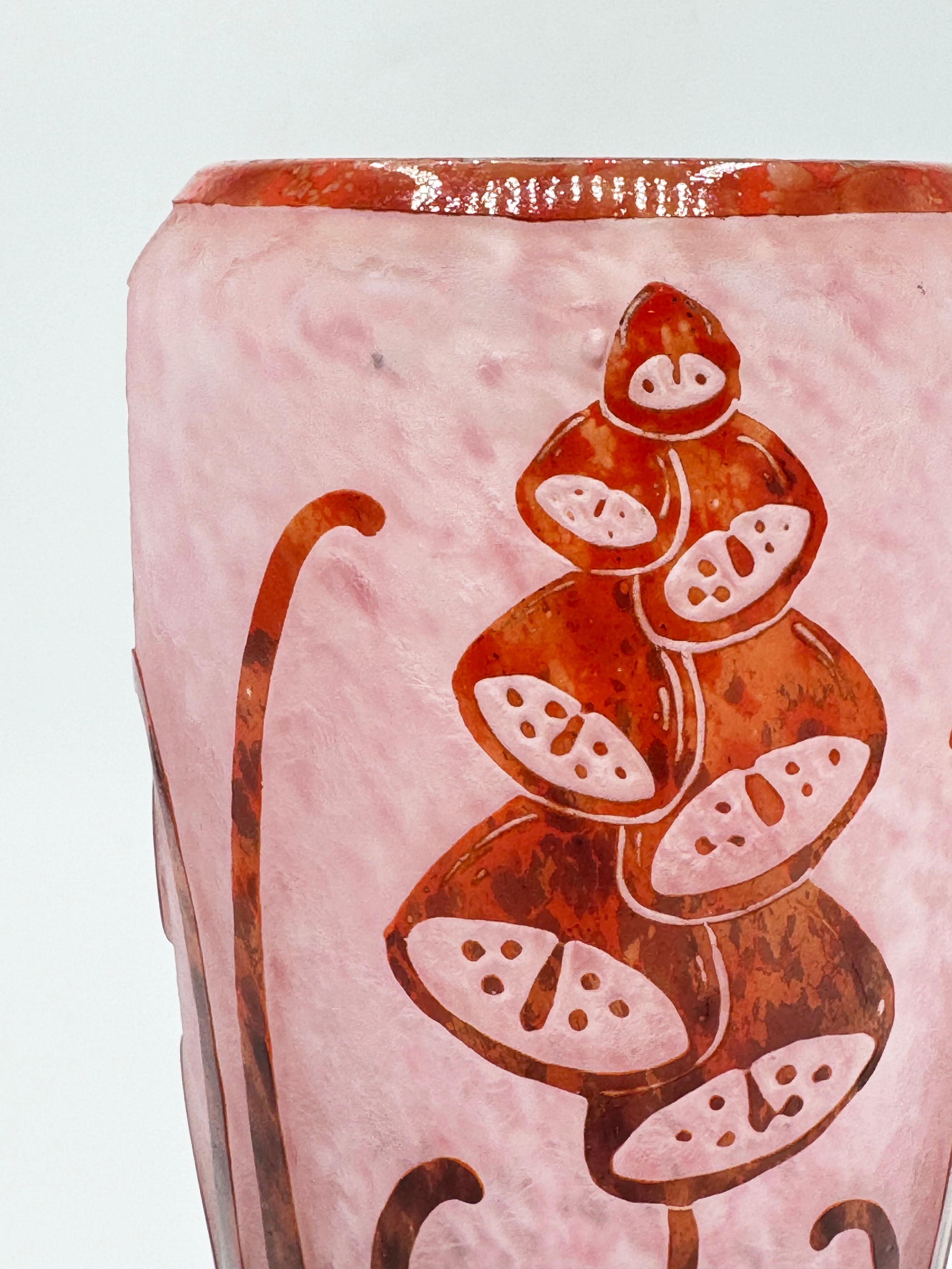 Vaso Le Verre Français Digitalis Fiori Art Deco in vendita 1