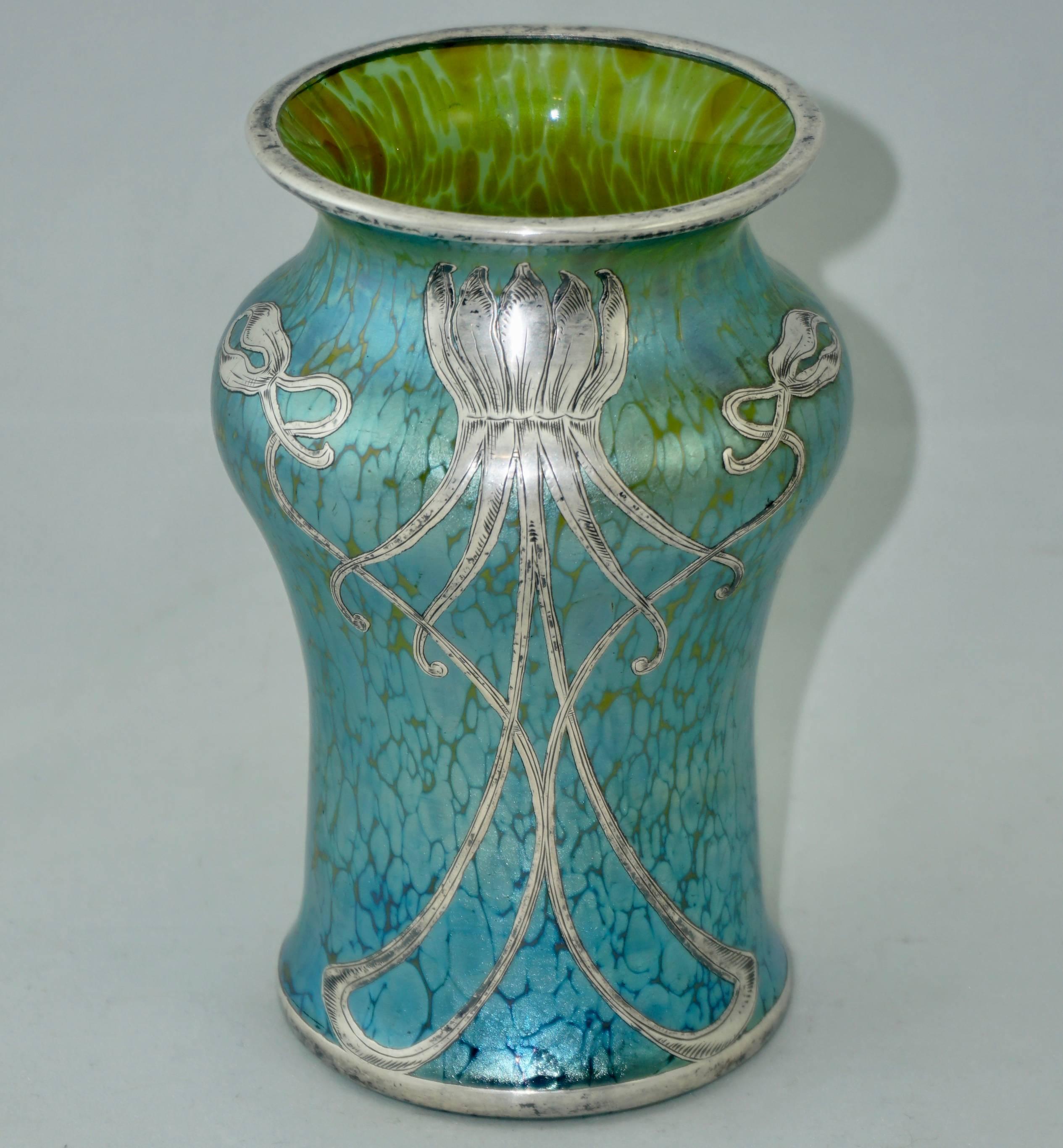 Vase Loetz Widow Cobalt Creta Papillon Silver Overlay, Art Nouveau, 1900 (Art nouveau)