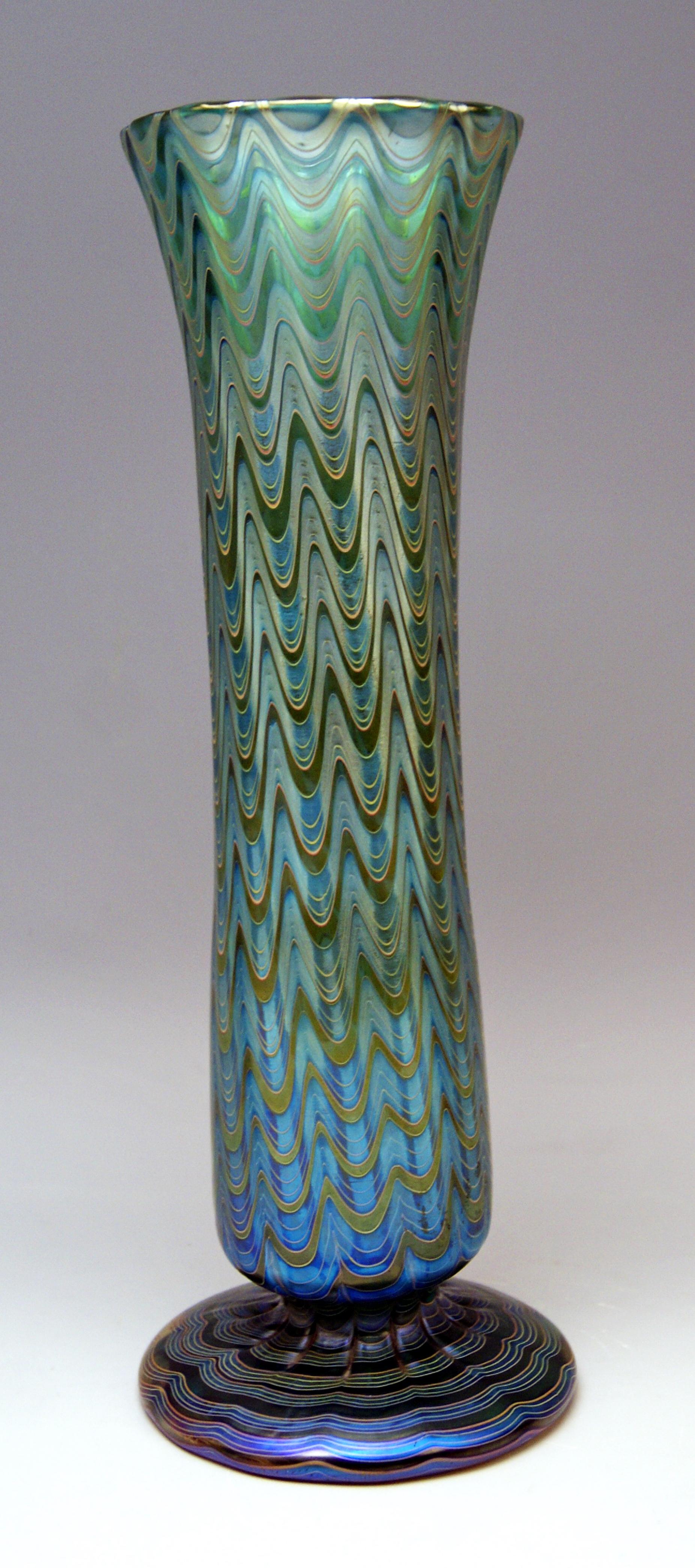 Hand-Crafted Vase Loetz Widow Klostermuehle Bohemia Art Nouveau Phaenomen Genre 6893 Green