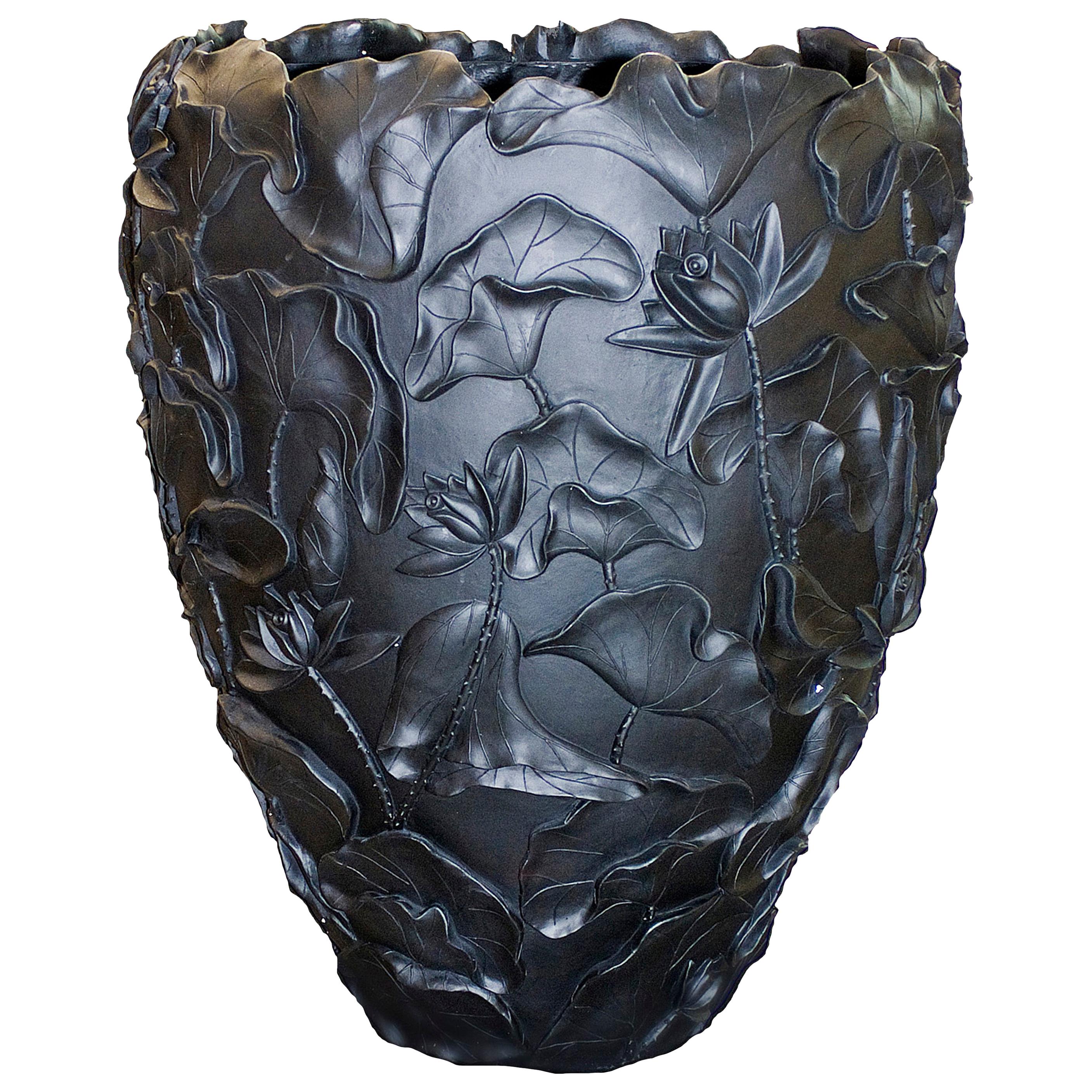 Vase Lotus:: aus Kunstharz:: Farbe Mattschwarz:: Italien