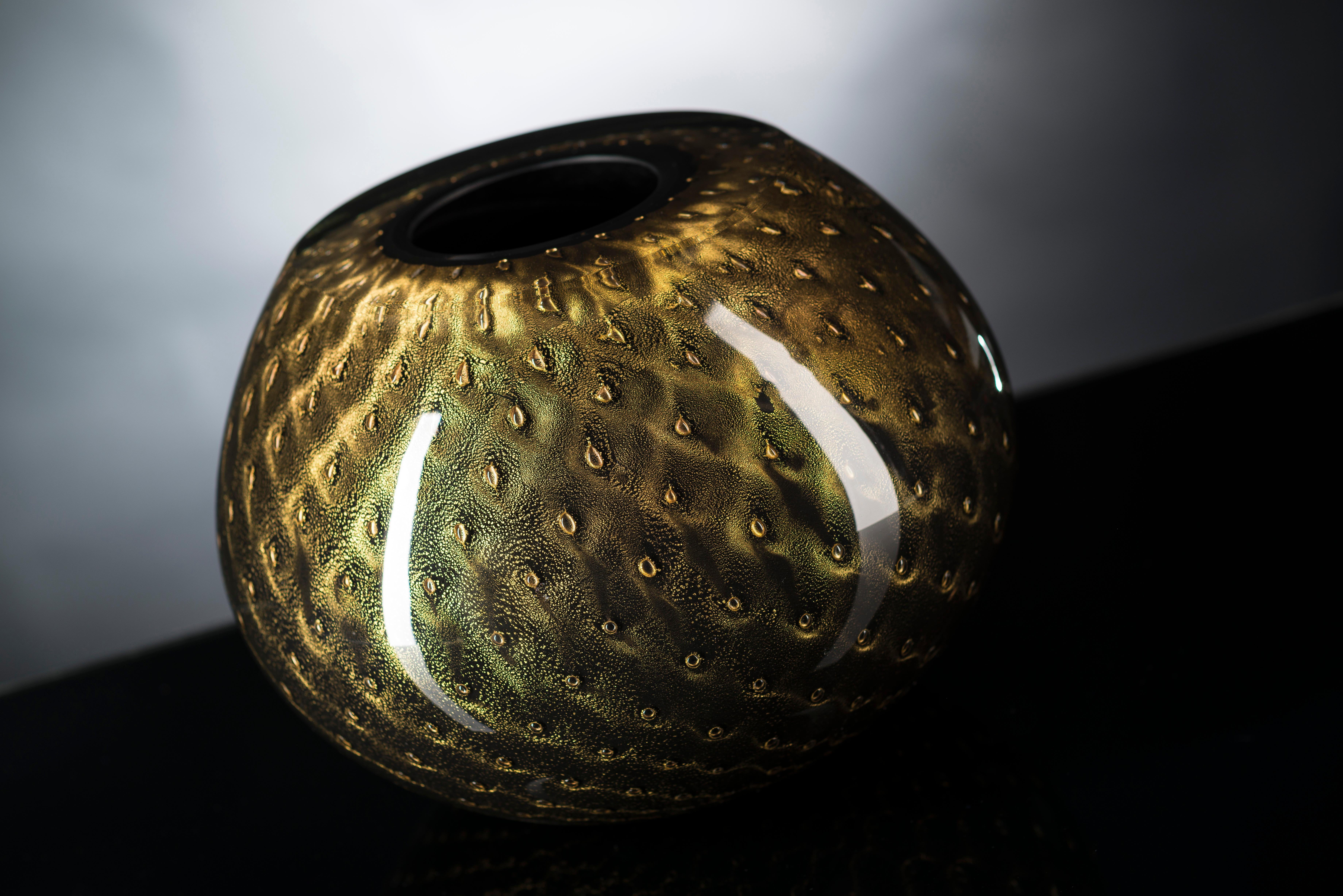 Italian Vase Mocenigo Sphere, Muranese Glass, Gold 24-Karat and Black, Italy For Sale