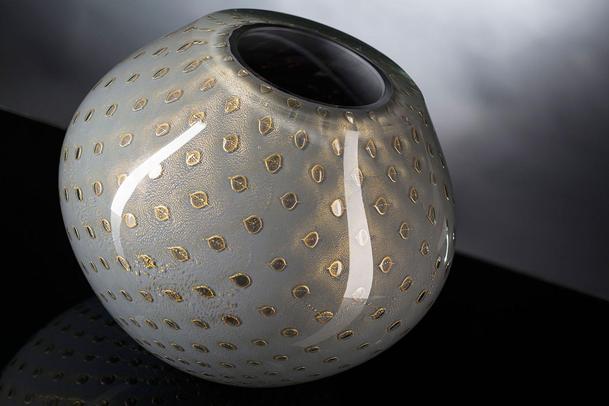 Italian Vase Mocenigo Sphere, Muranese Glass, Gold 24-Karat and Light Gray, Italy For Sale