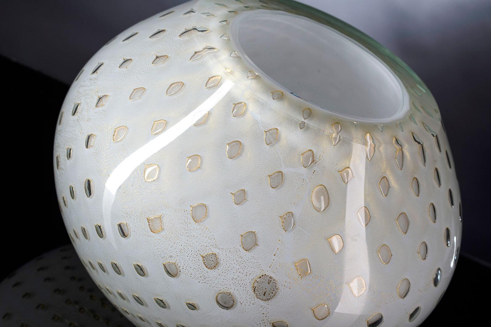 Italian Vase Mocenigo Sphere, Muranese Glass, Gold 24-Karat and White, Italy For Sale