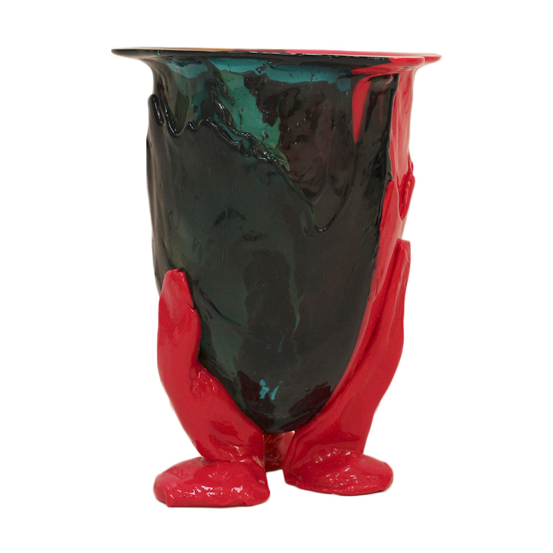 Vase contemporain conçu par Gaetano Pesce en 1995 et édité par Fish design. Fabriqué en résine souple colorée. Pièce unique. Italie

Dimensions : Diamètre 22cm x H 36cm

 

Bibliographie

Pabellón Rosa. Gaetano Pesce. Catálogo de la exposición