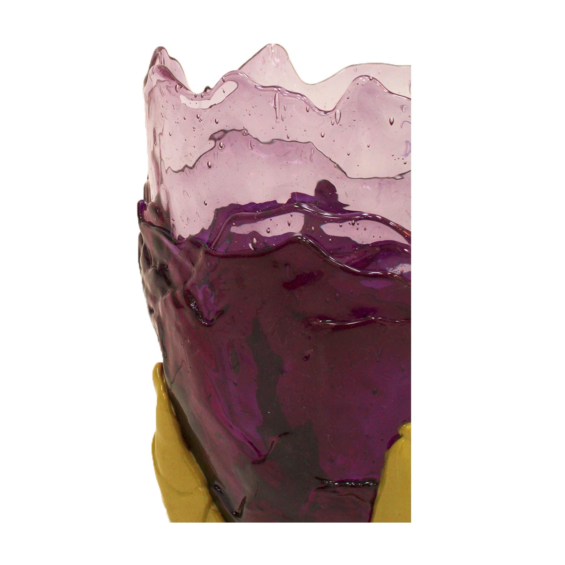 Vaso contemporaneo disegnato da Gaetano Pesce nel 1995 ed edito da Fish design. Realizzato in resina morbida colorata. Pezzo unico. Italia

Misure: Diametro 22cm x H. 36cm

 

Bibliografia

Pabellón Rosa. Gaetano Pesce. Catalogo dell'esposizione