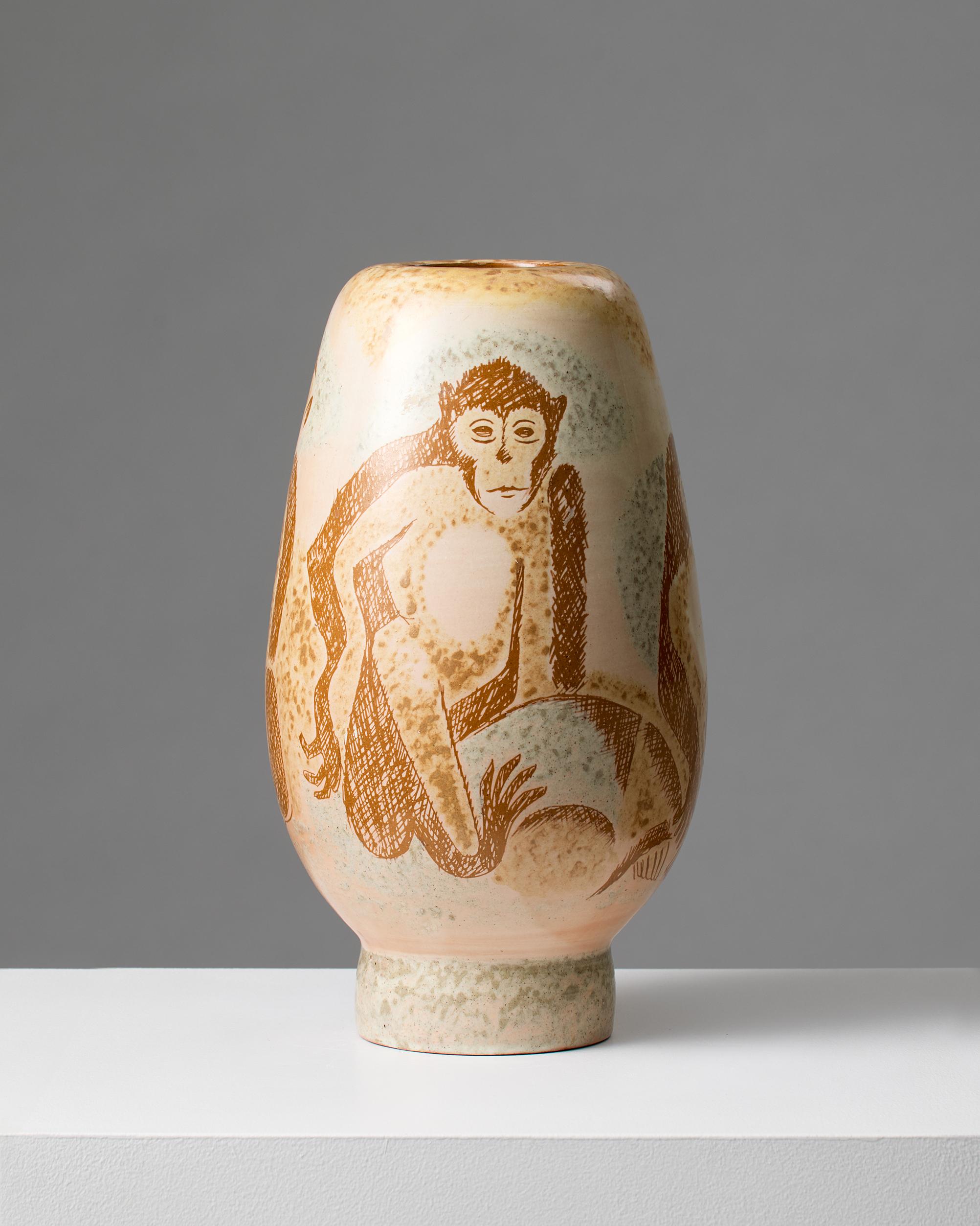 Vase model 352 designed by Vicke Lindstrand, Sweden, 1944-48.

Glazed ceramic.

Signed and stamped.

Height 31.5 cm / 12 3/8