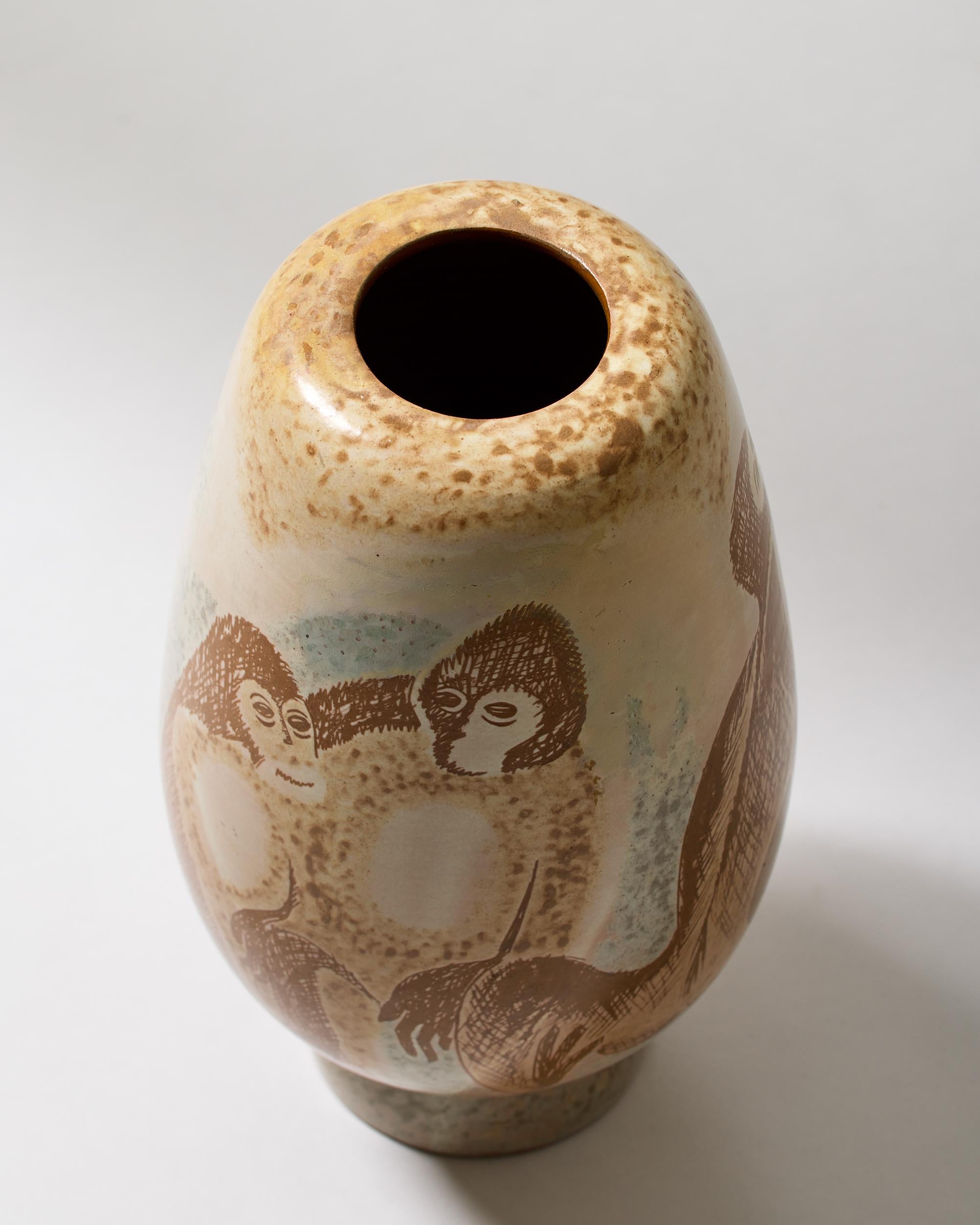 Vase model 352 designed by Vicke Lindstrand, Sweden, 1944-48. For Sale 1