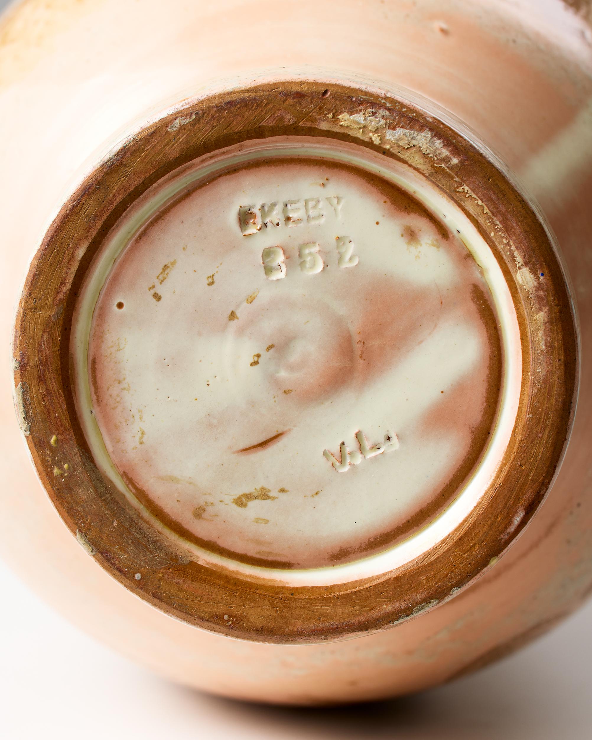 Vase model 352 designed by Vicke Lindstrand, Sweden, 1944-48. For Sale 2