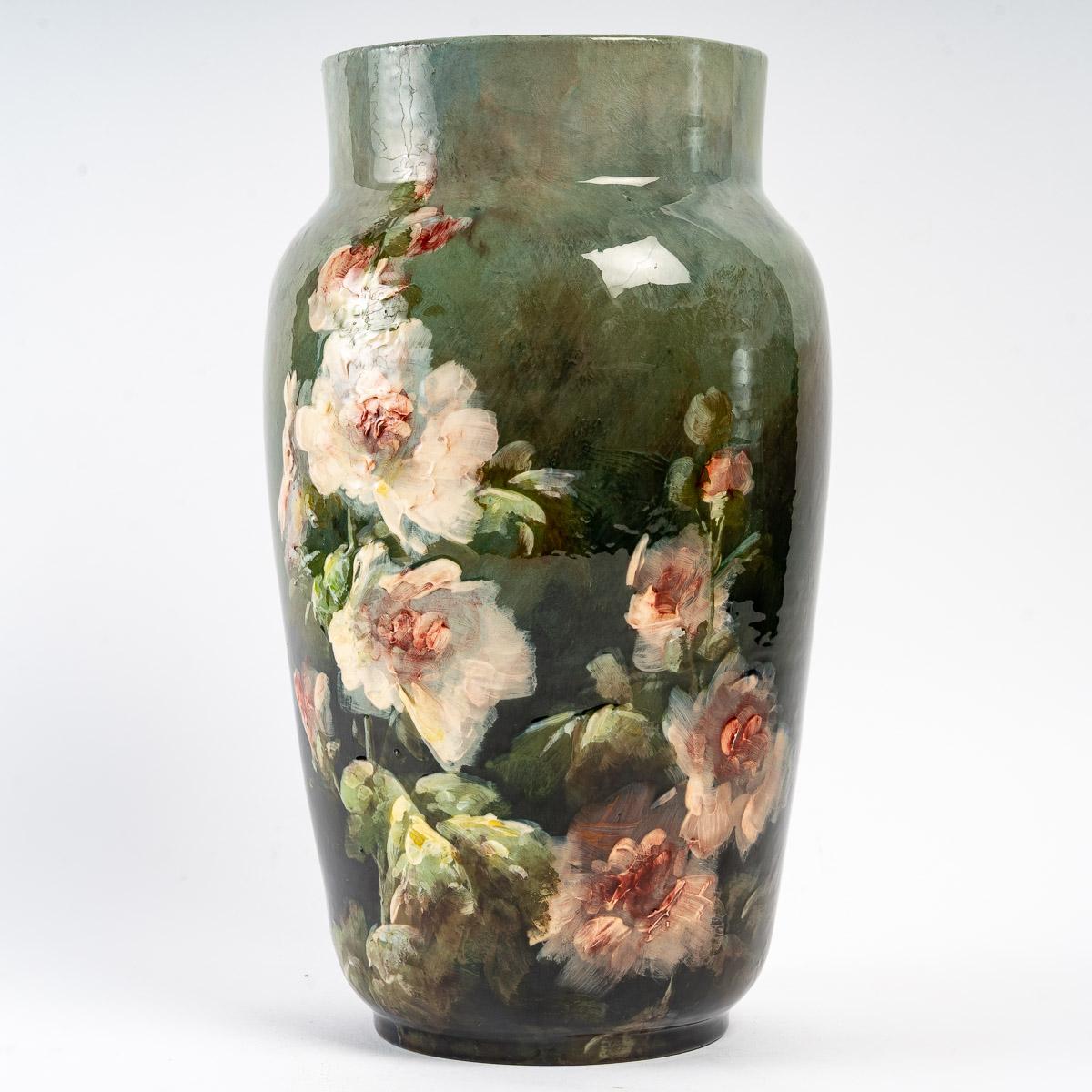 Vase Montigny sur Loing, 1900, Art Nouveau
Vase de Montigny sur Loing, 1900, Art Nouveau, signé, décor de roses.
Dimensions : H : 34 cm, P : 14,5 cm : H : 34 cm, D : 14,5 cm.
   