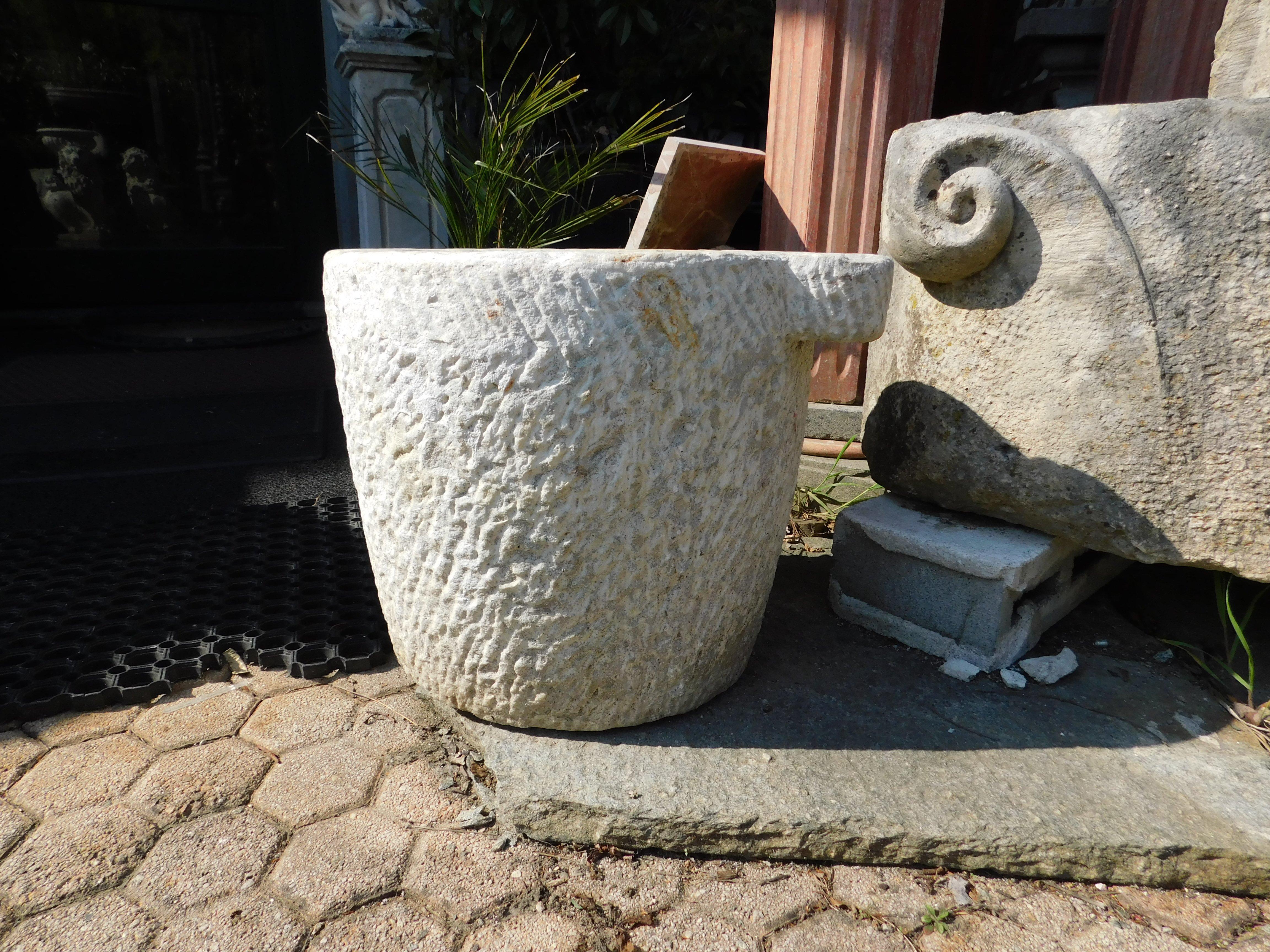 Vase, mortar-type washbasin in carved stone, Italy In Good Condition For Sale In Cuneo, Italy (CN)