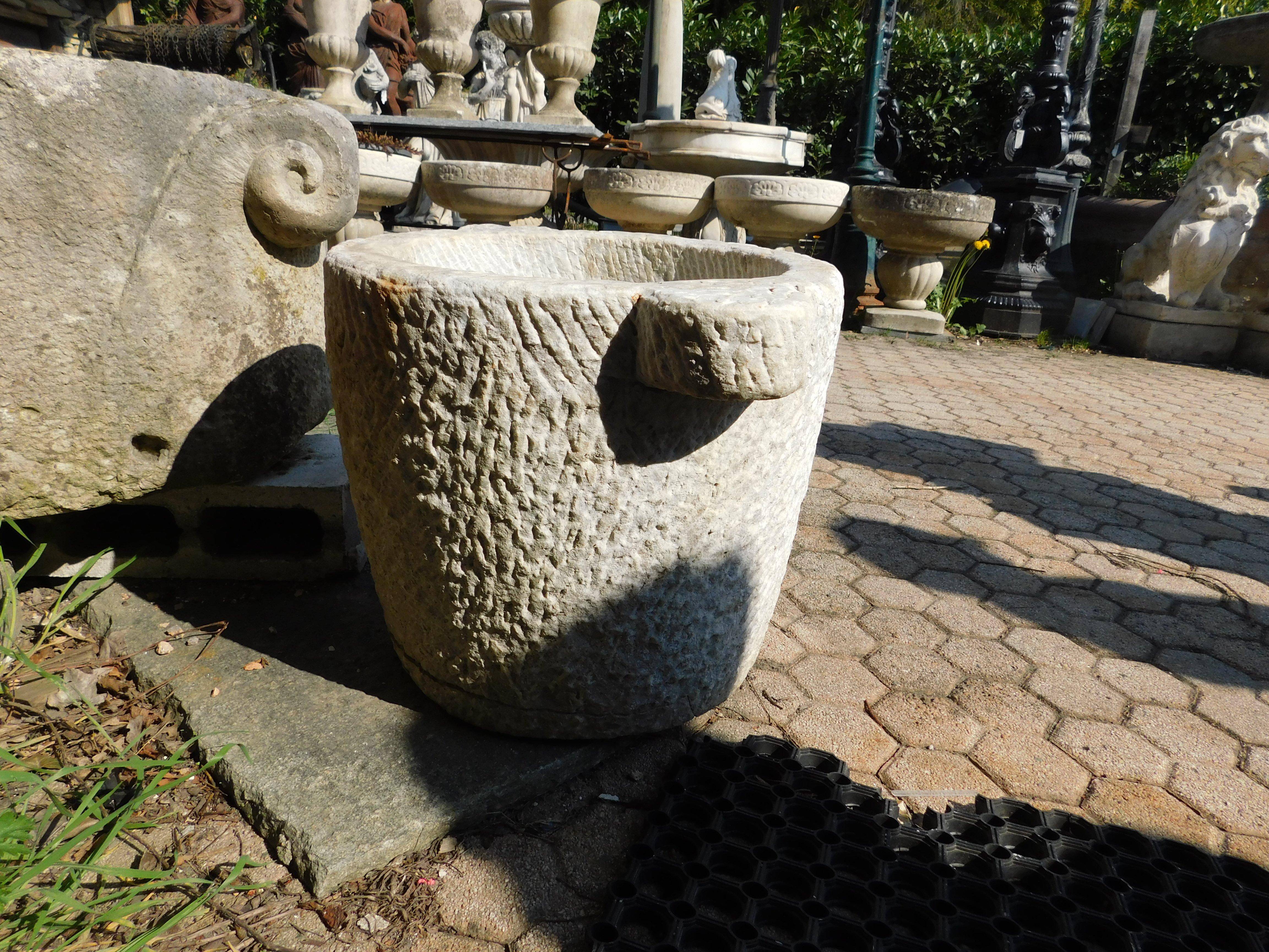 Vase, mortar-type washbasin in carved stone, Italy For Sale 2