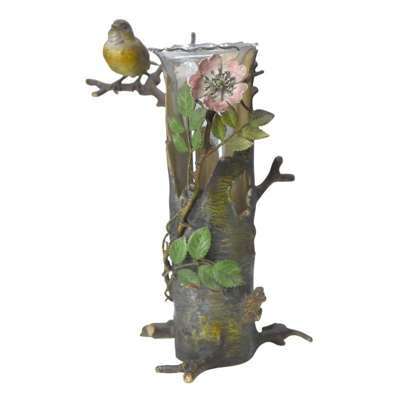 Vase en verre monté par un bronze de Vienne représentant un oiseau perché sur une branche. Travail du XIXe siècle. Dimensions hauteur 22 cm. Malheureusement, une partie du bord du verre est cassée.

Informations complémentaires :
Matériau :