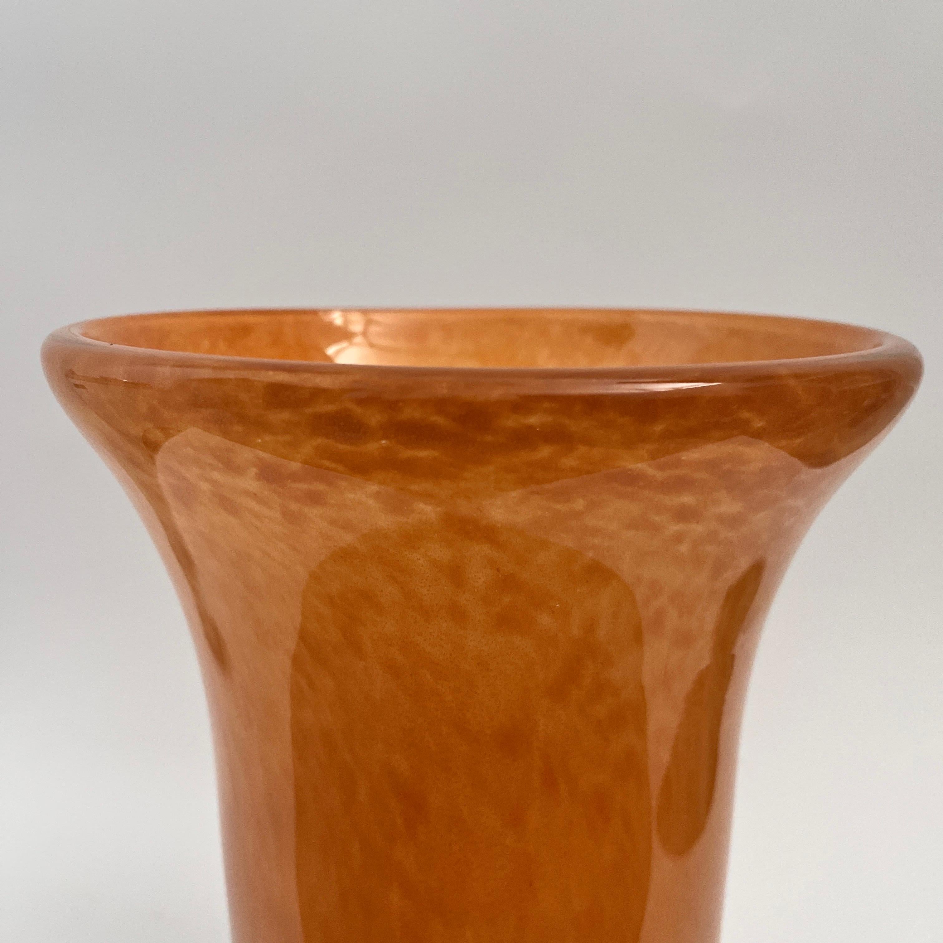 Vaso di Murano firmato Murano Glass
diametro del fondo 11 cm
senza danni
colore marrone misto a oro