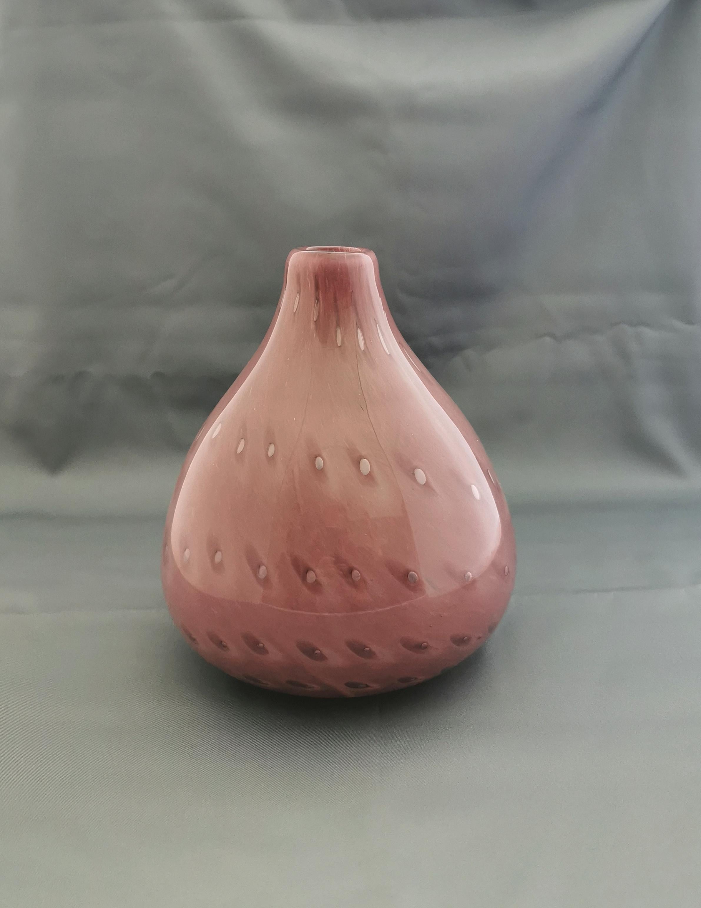 Mid-Century Modern Vase décoratif en verre de Murano rose de conception italienne, années 1970 en vente