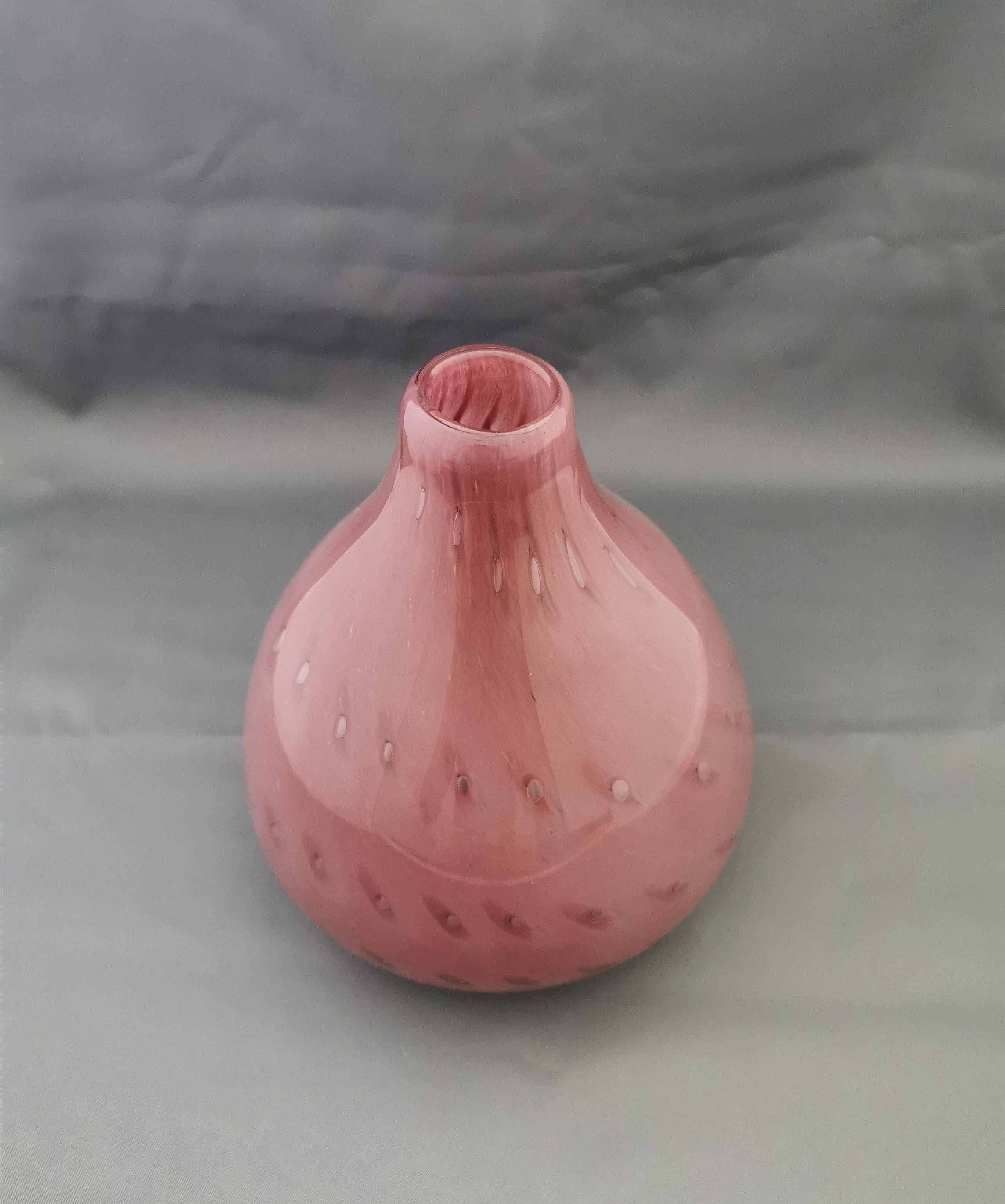 Vase Murano Glass Pink Decorative Object Italian Design, 1970s In Good Condition For Sale In Palermo, IT