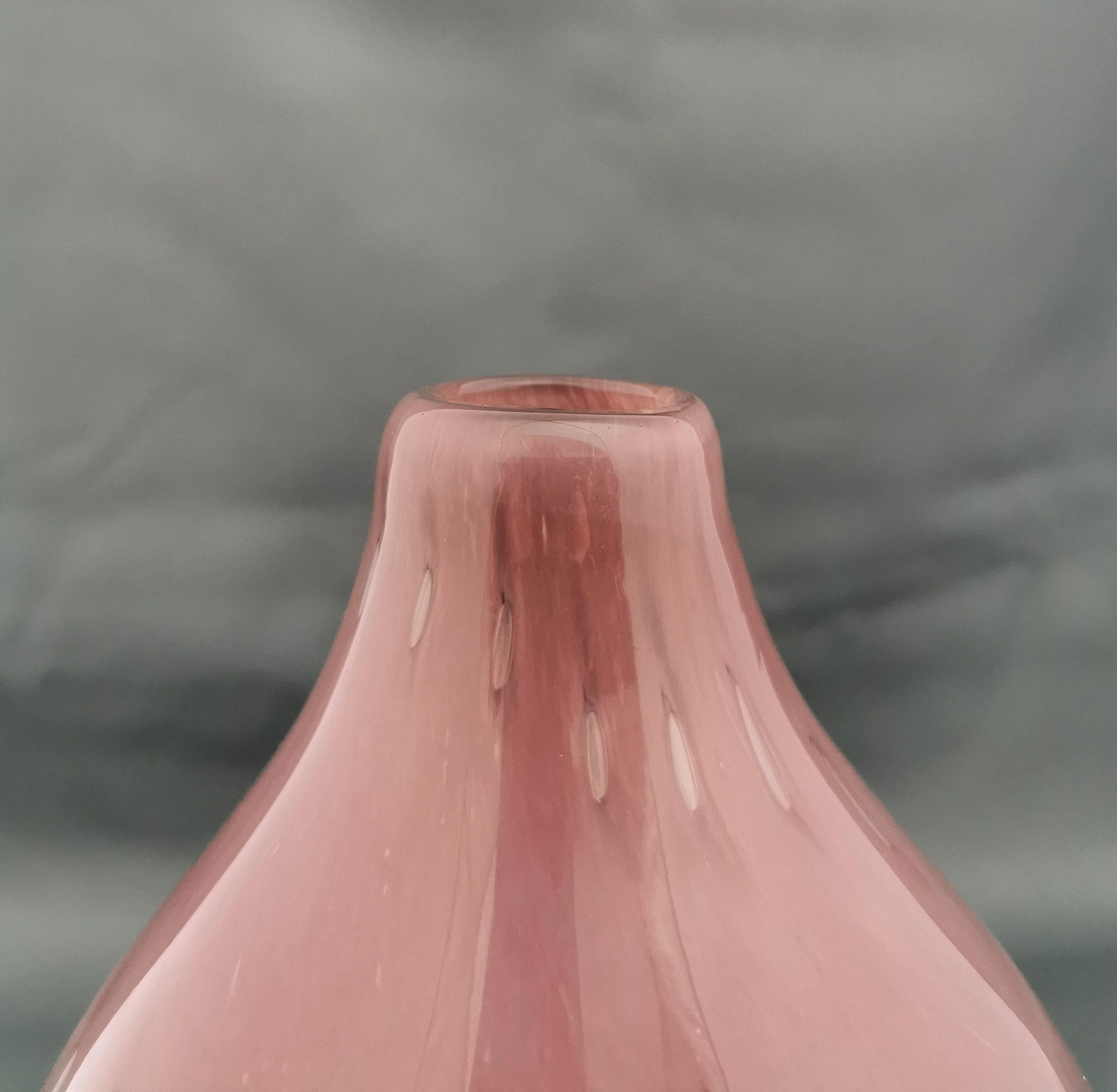 Verre de Murano Vase décoratif en verre de Murano rose de conception italienne, années 1970 en vente