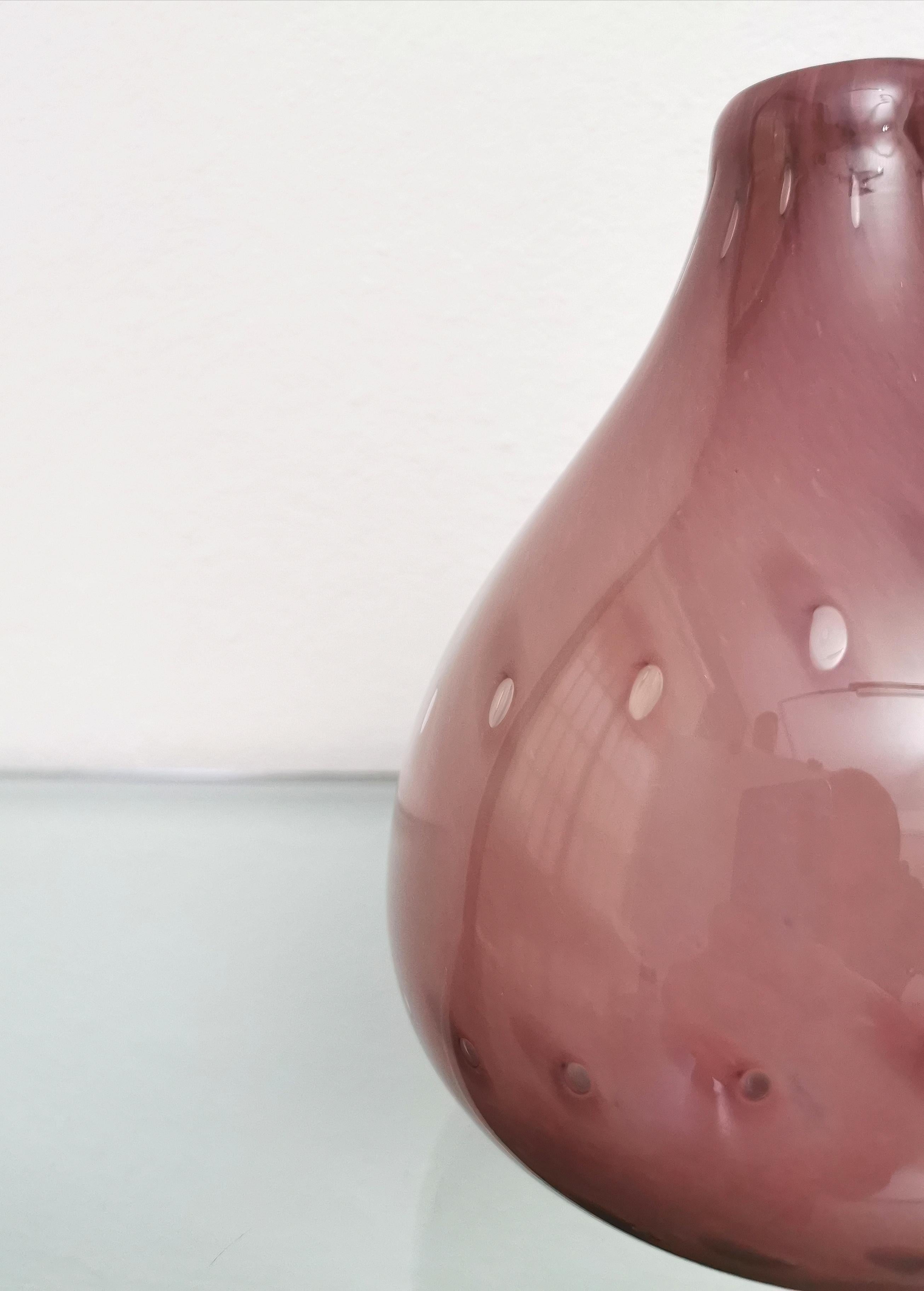 Vase décoratif en verre de Murano rose de conception italienne, années 1970 en vente 2