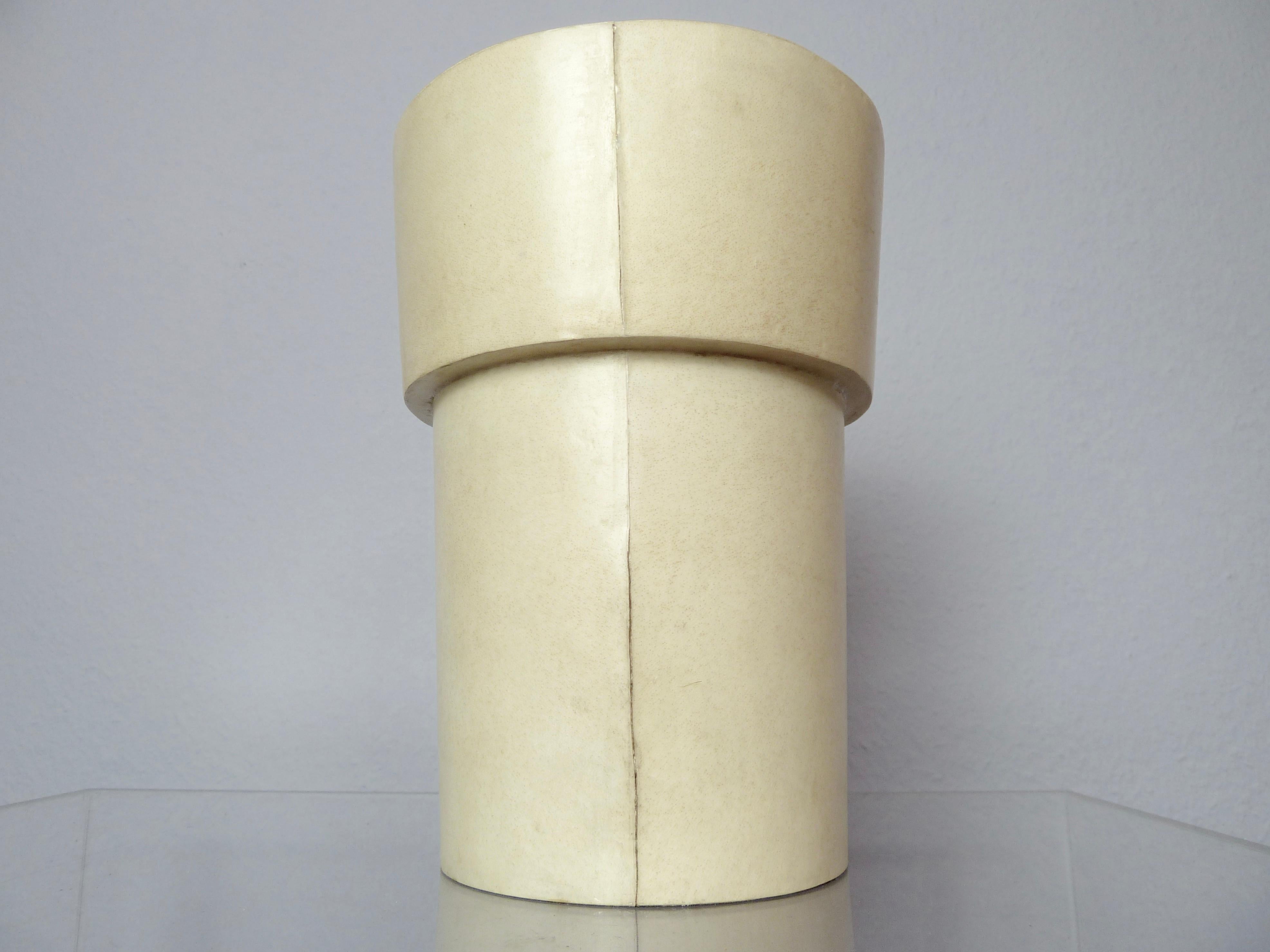 Vase of Parchment Leather over Paper Mâché by R&Y Augousti, Paris, 1990s In Good Condition For Sale In Halle, DE