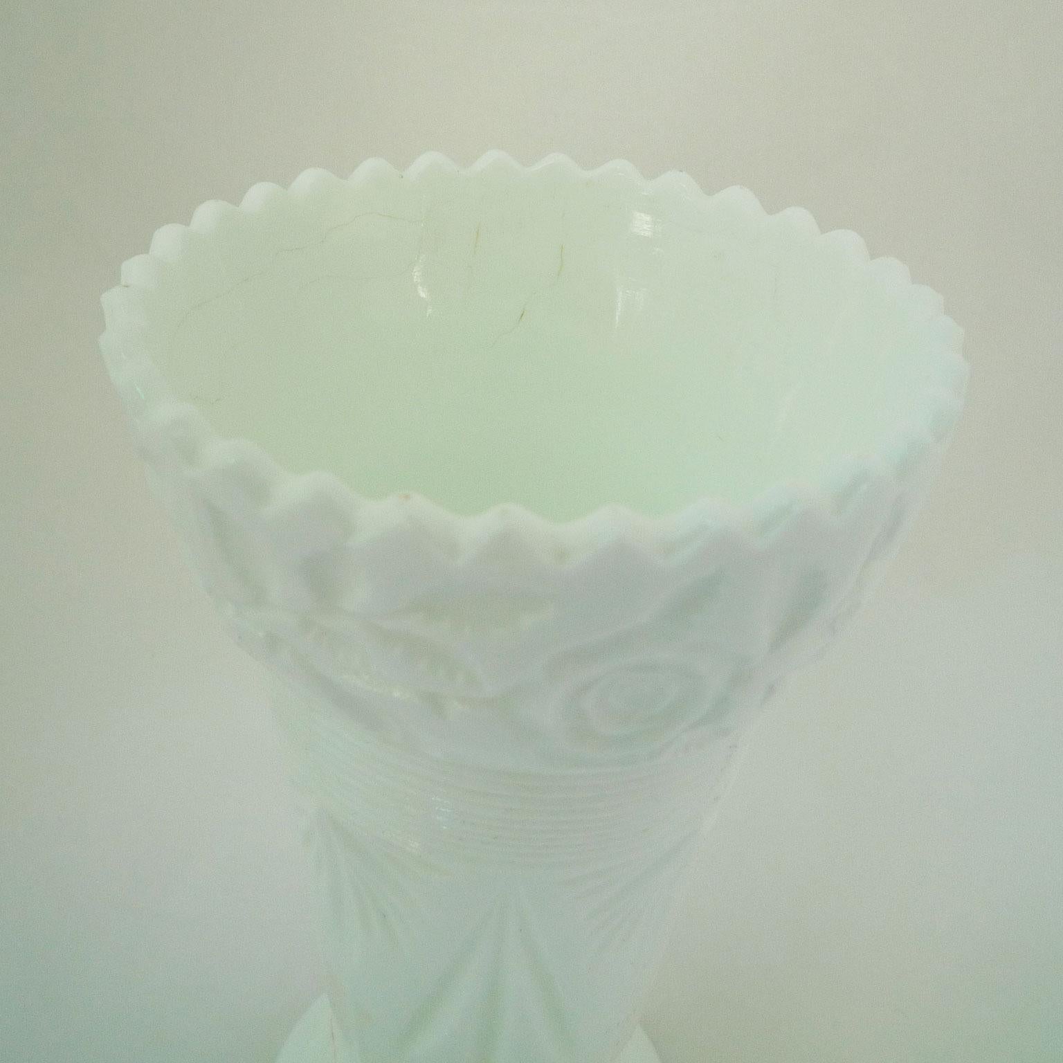 Vase Opal Glass Art Nouveau In Good Condition For Sale In Berlin, DE