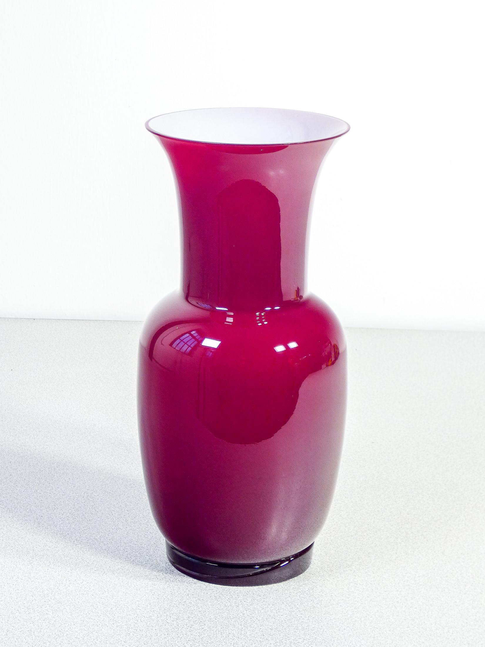 Vase OPALINO
signed VENINI,
original design by Paolo Venini.
Red version

ORIGIN
Italy

PERIOD
1992

DESIGNER
It is presented in refined colours, made unique by the ancient and complex processing of milky glass, born in the 15th century