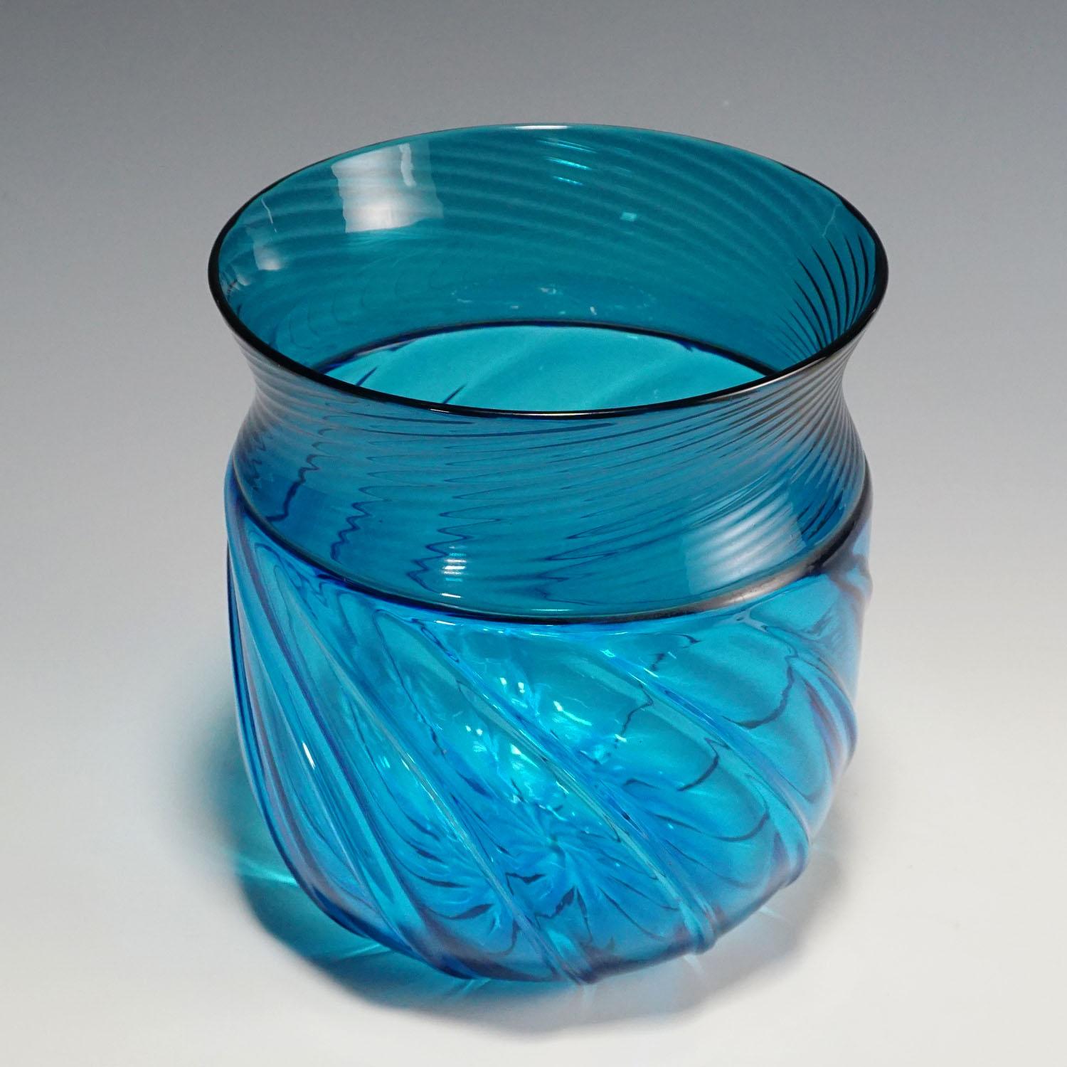 A vase of the opulus series designed by Brigitte Carlsson and Ove Thorssen for Venini, 1972. Ribbed blue glass fused in incalmo technic. Venini, Murano, circa 1970s. incised signature Venini Italia on the base.
Measures: Height 7.87