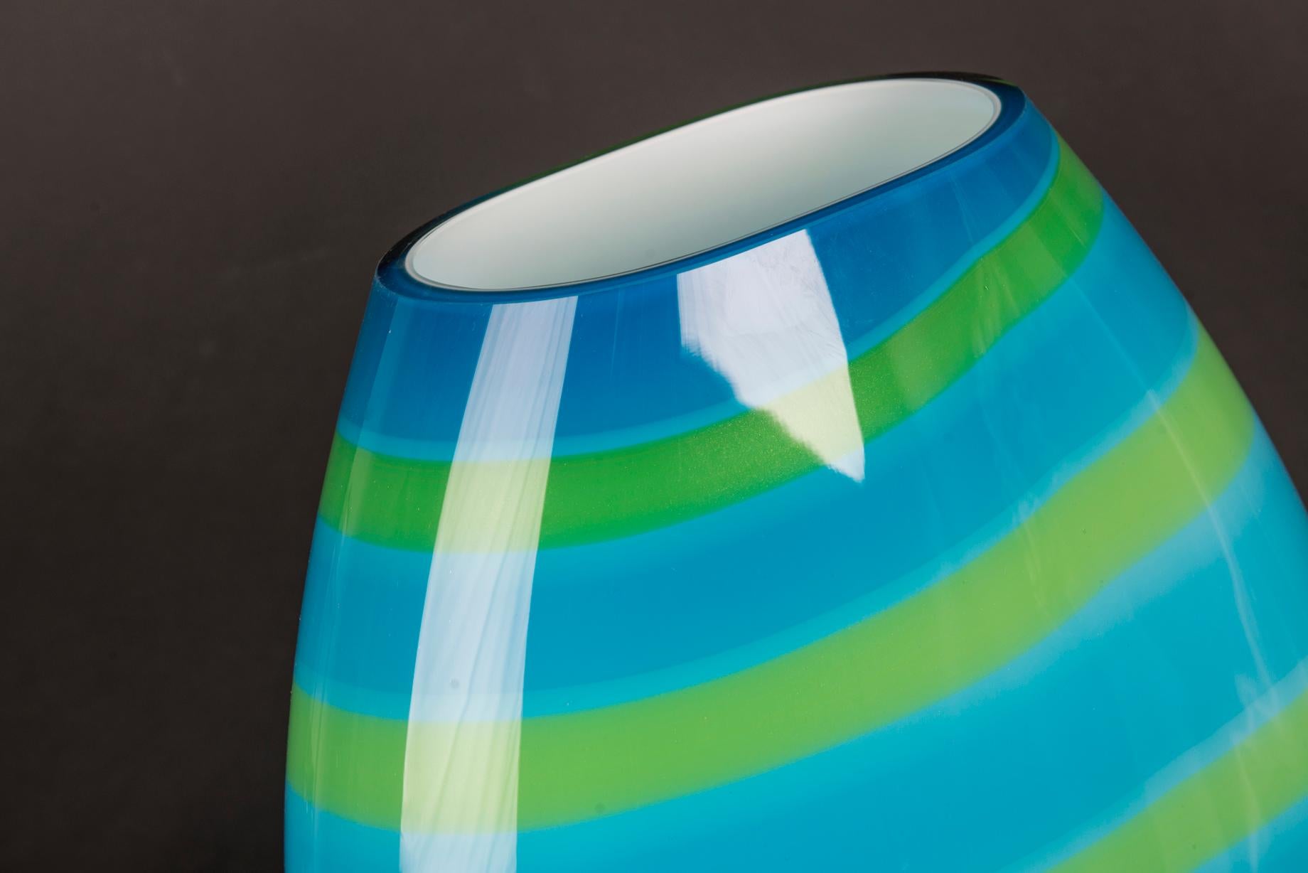 Vase Oval Unter Meer Groß:: Türkis:: aus Glas:: Italien (21. Jahrhundert und zeitgenössisch) im Angebot